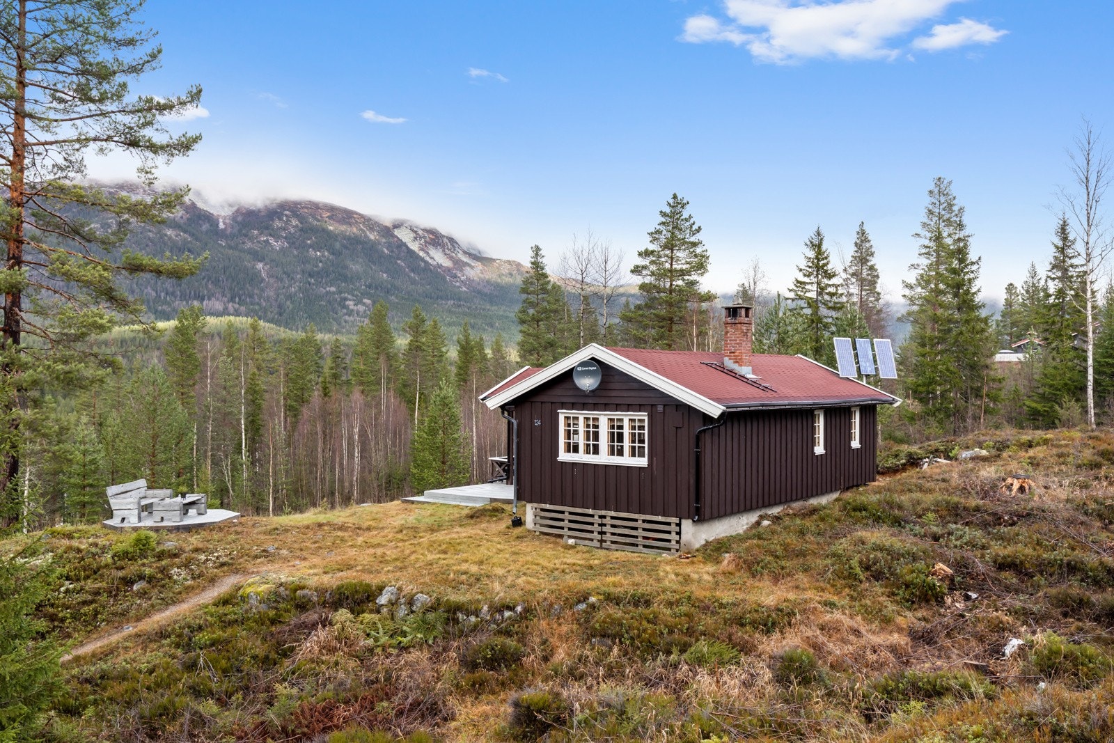 Hytta ligger med god avstand til naboene. Galleribilde