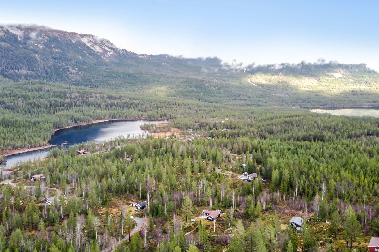 Området byr på flotte fiskevann og en rekke merkede og umerkede turstier. Galleribilde