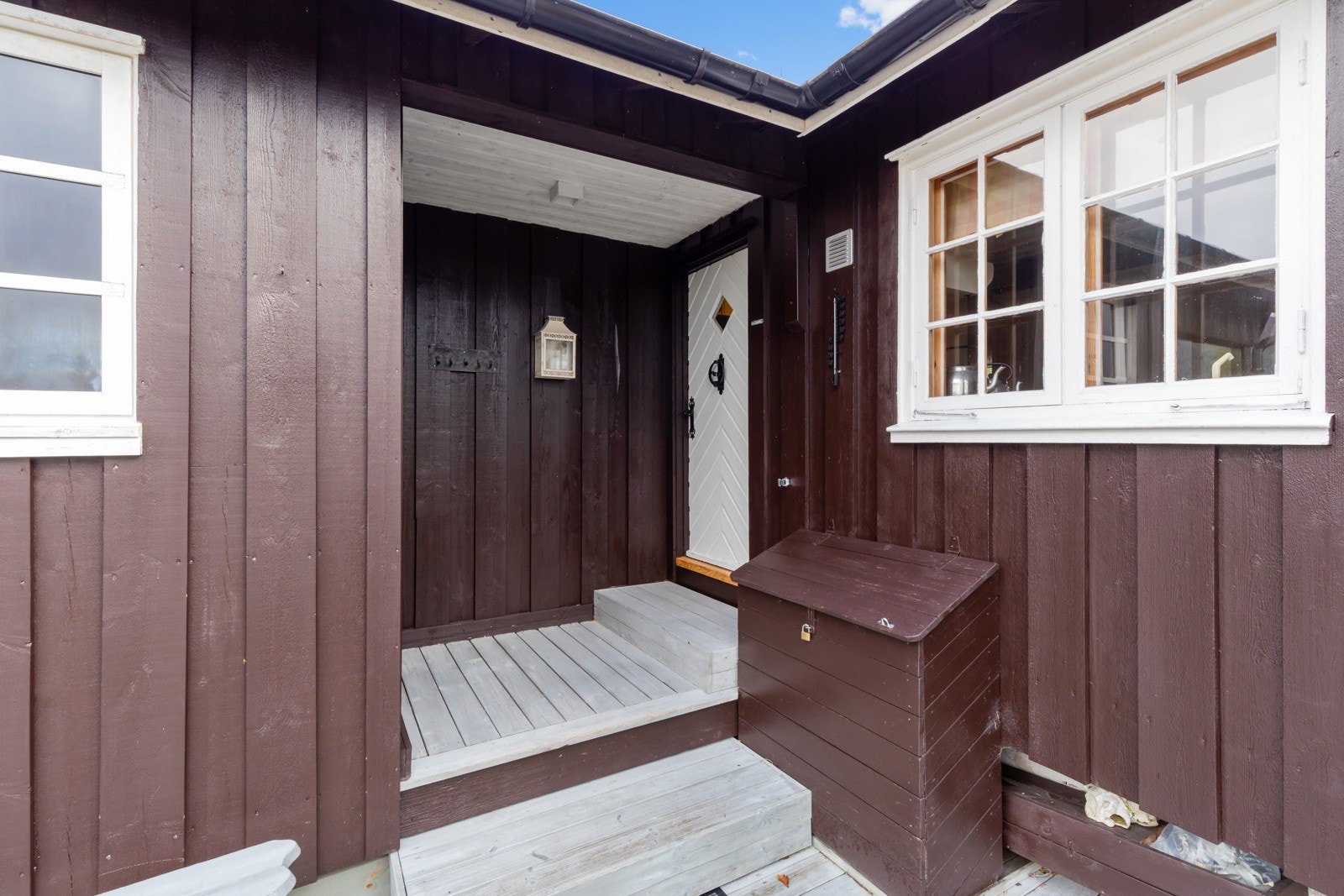 Takoverbygget inngangsparti. Galleribilde