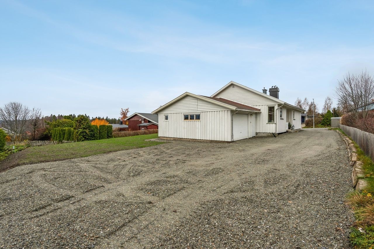 Eiendommen ligger skjermet på attraktivt og barnevennlig boligfelt. Galleribilde