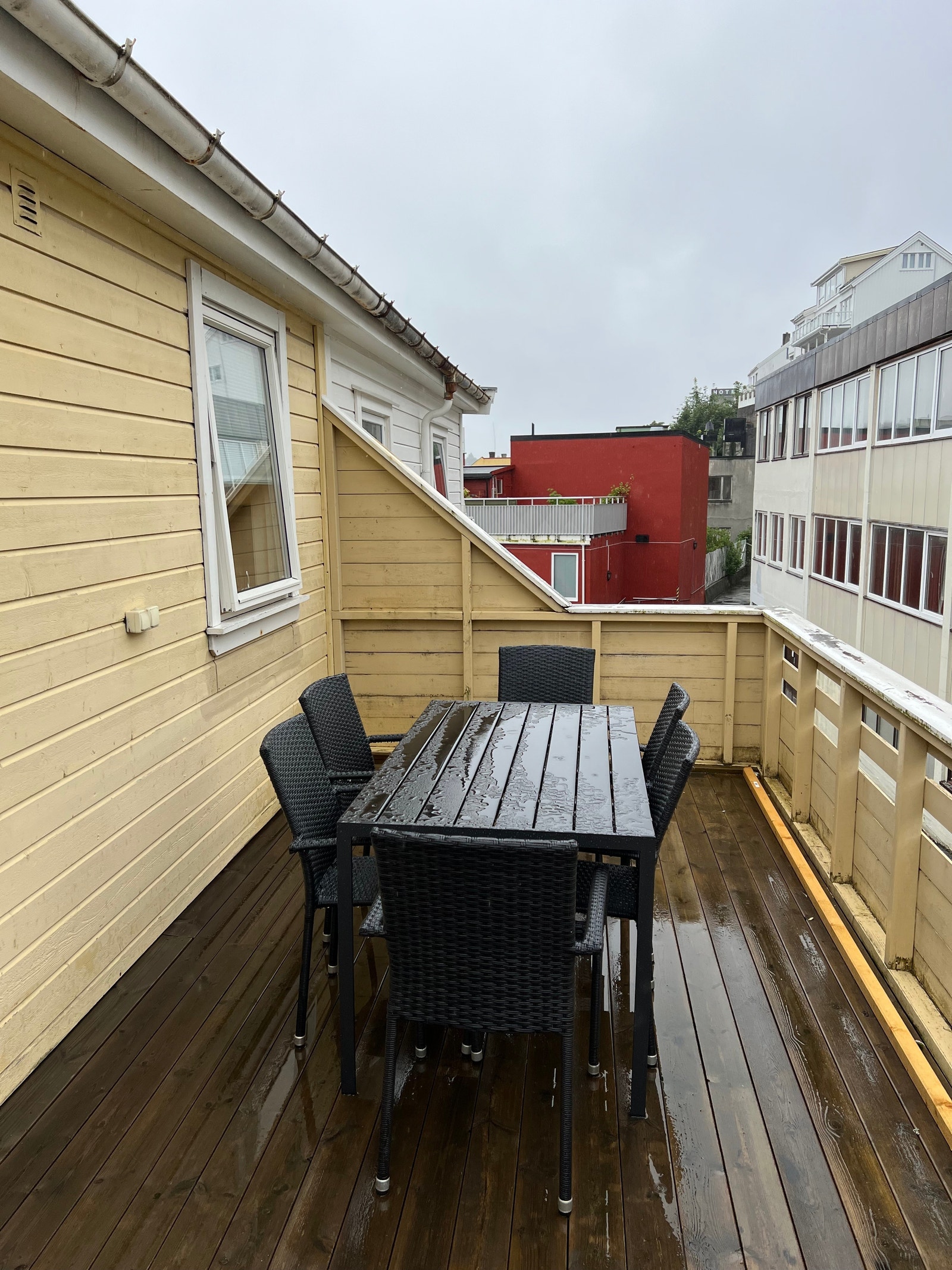 1 av 2 romslige møblerte uteplasser Galleribilde