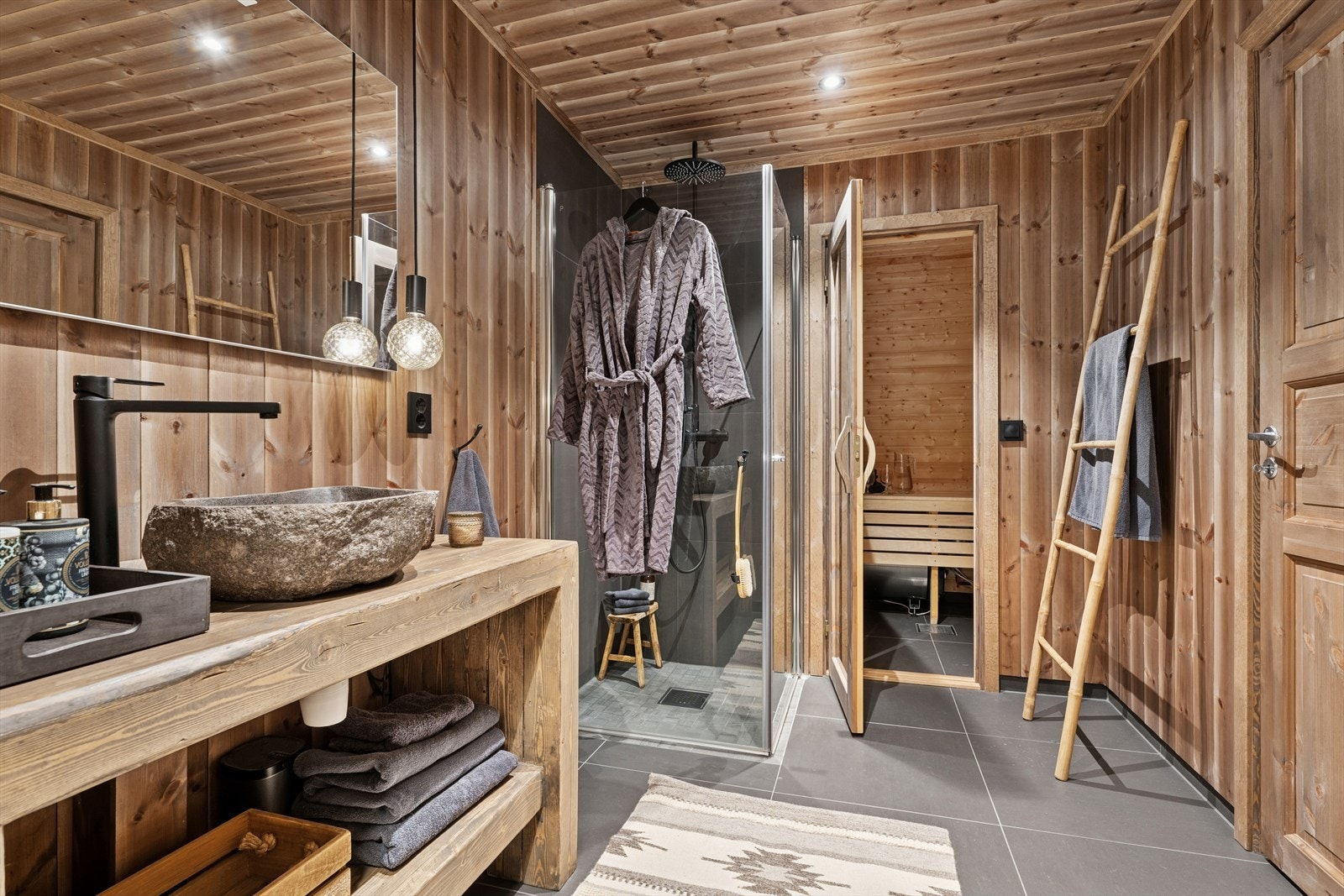 Dette badet ligger i underetasjen. Galleribilde