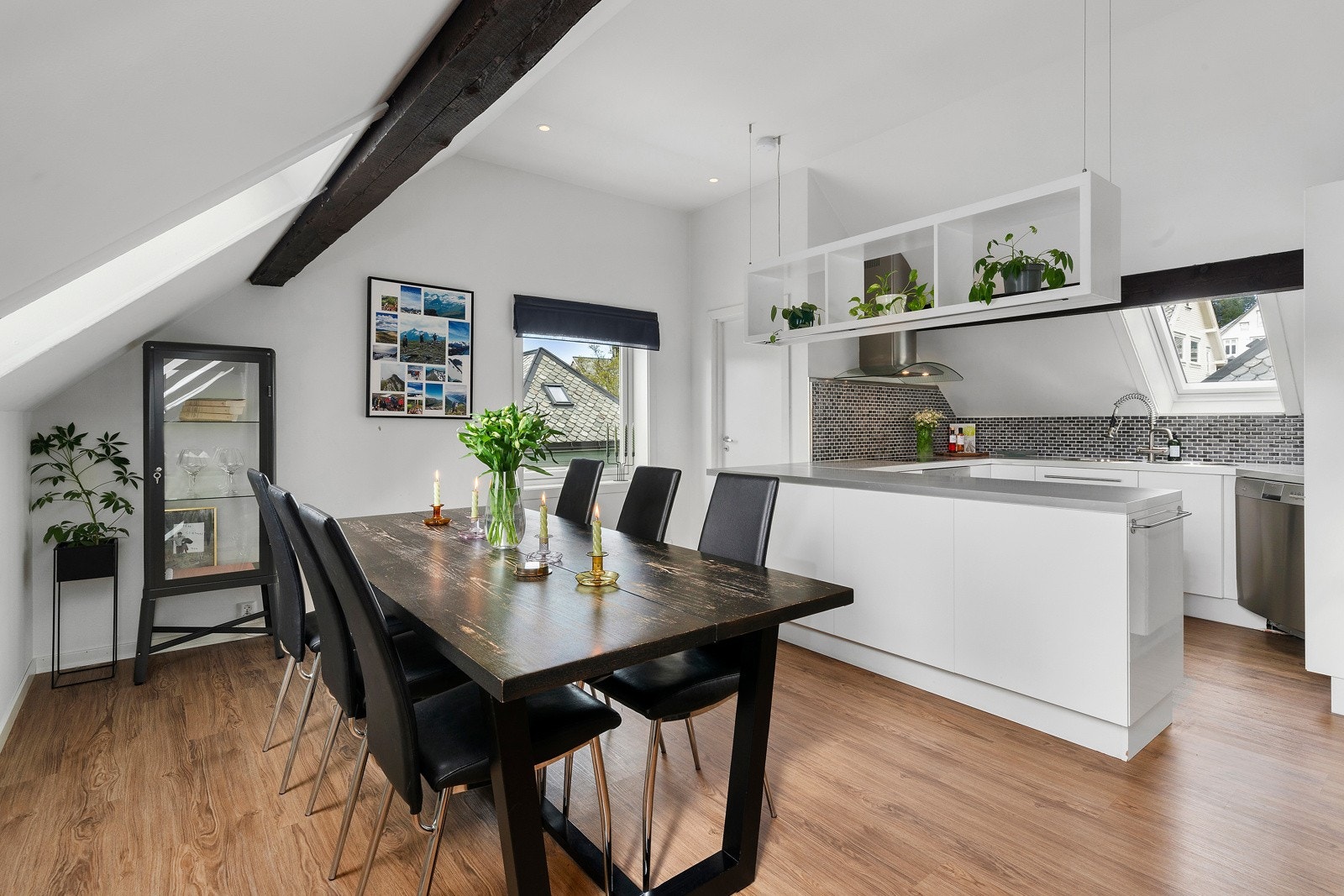 Velkommen til Øvre Strandgate 34 - Presentert av Proaktiv ved Julianne Sørheim. Galleribilde