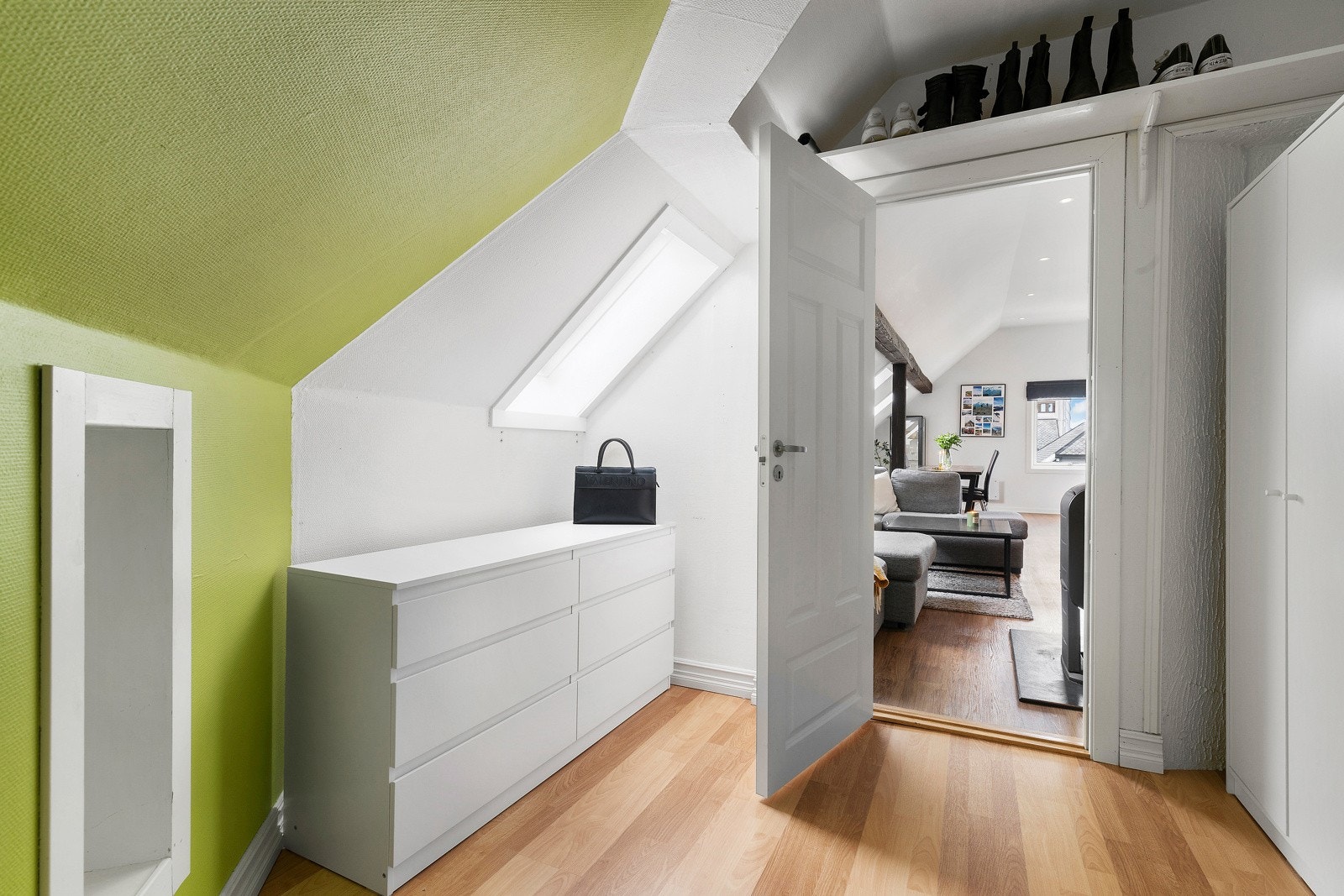 Fra soverommet mot stuen. Galleribilde