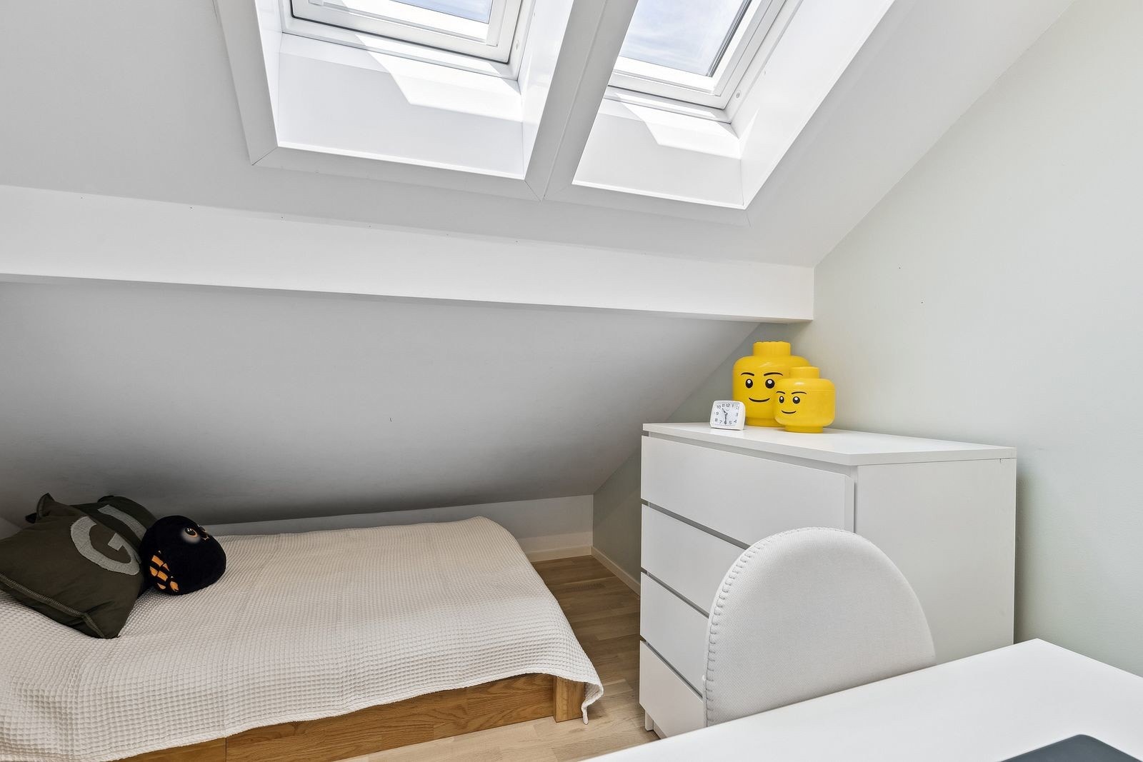 Vinduer i hvert rom gir naturlig lys og en behagelig romfølelse. Galleribilde