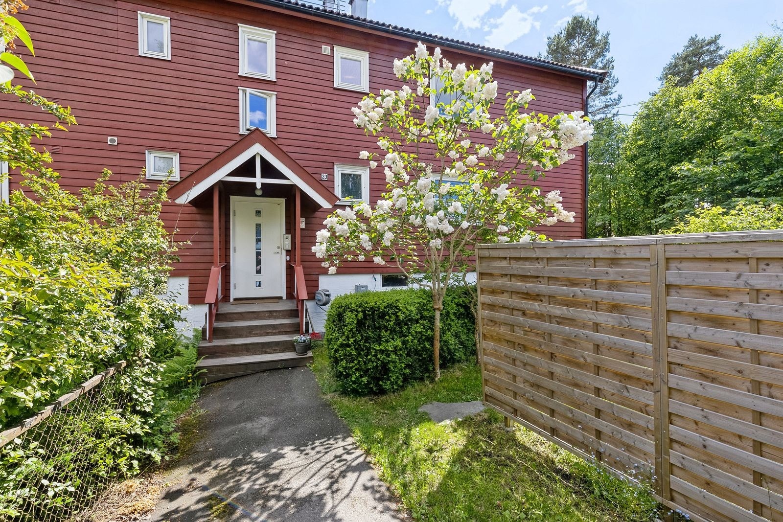 Supersentral og fin 4-roms leilighet, kan overtas snarlig dersom ønskelig for kjøper! Galleribilde