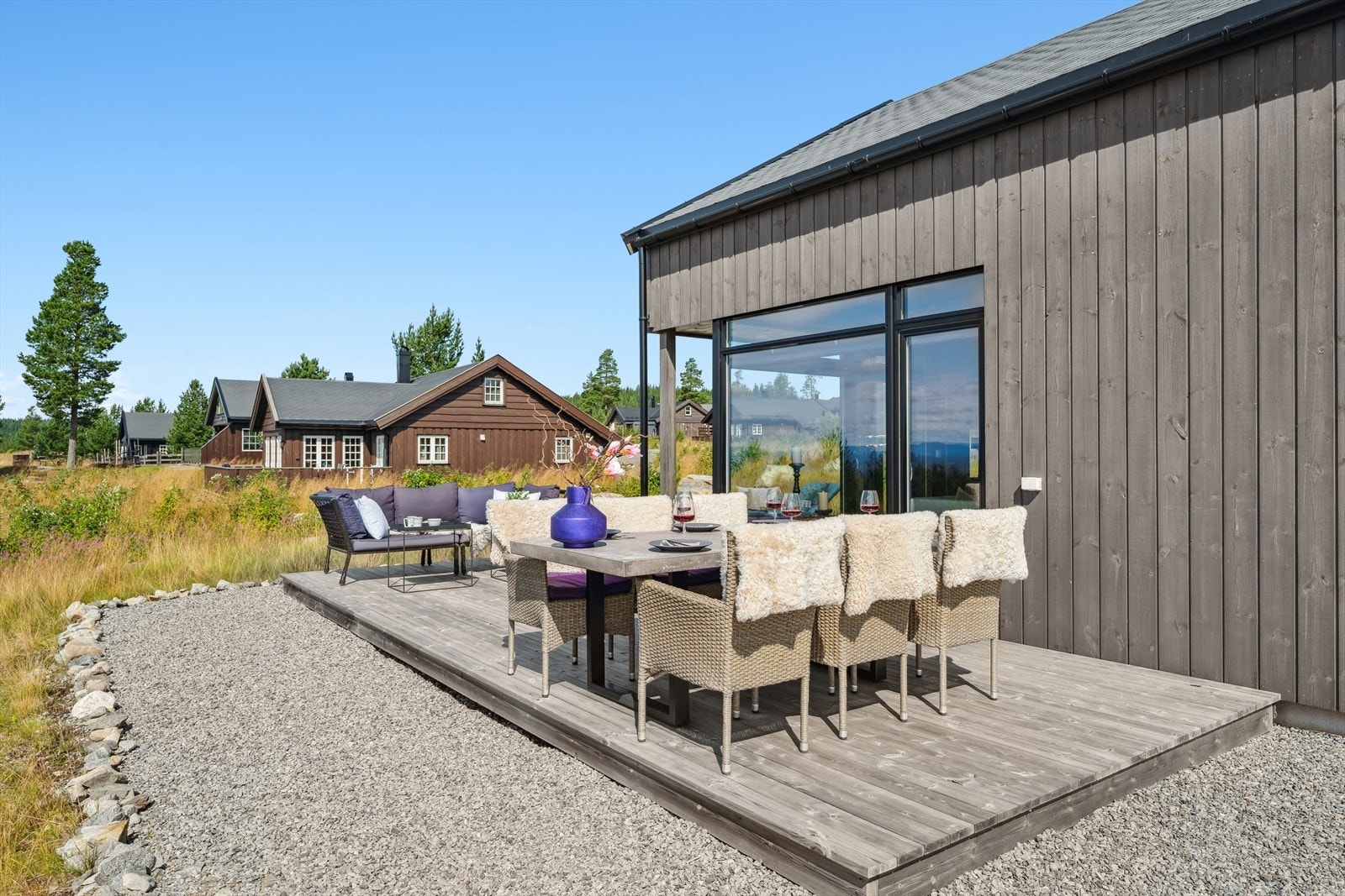 Fra stuen er det utgang til fint uteområde! Galleribilde