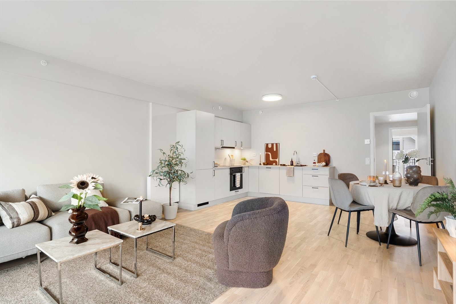 Leiligheten har gjennomgående svært god standard med flotte material- og fargevalg. Galleribilde