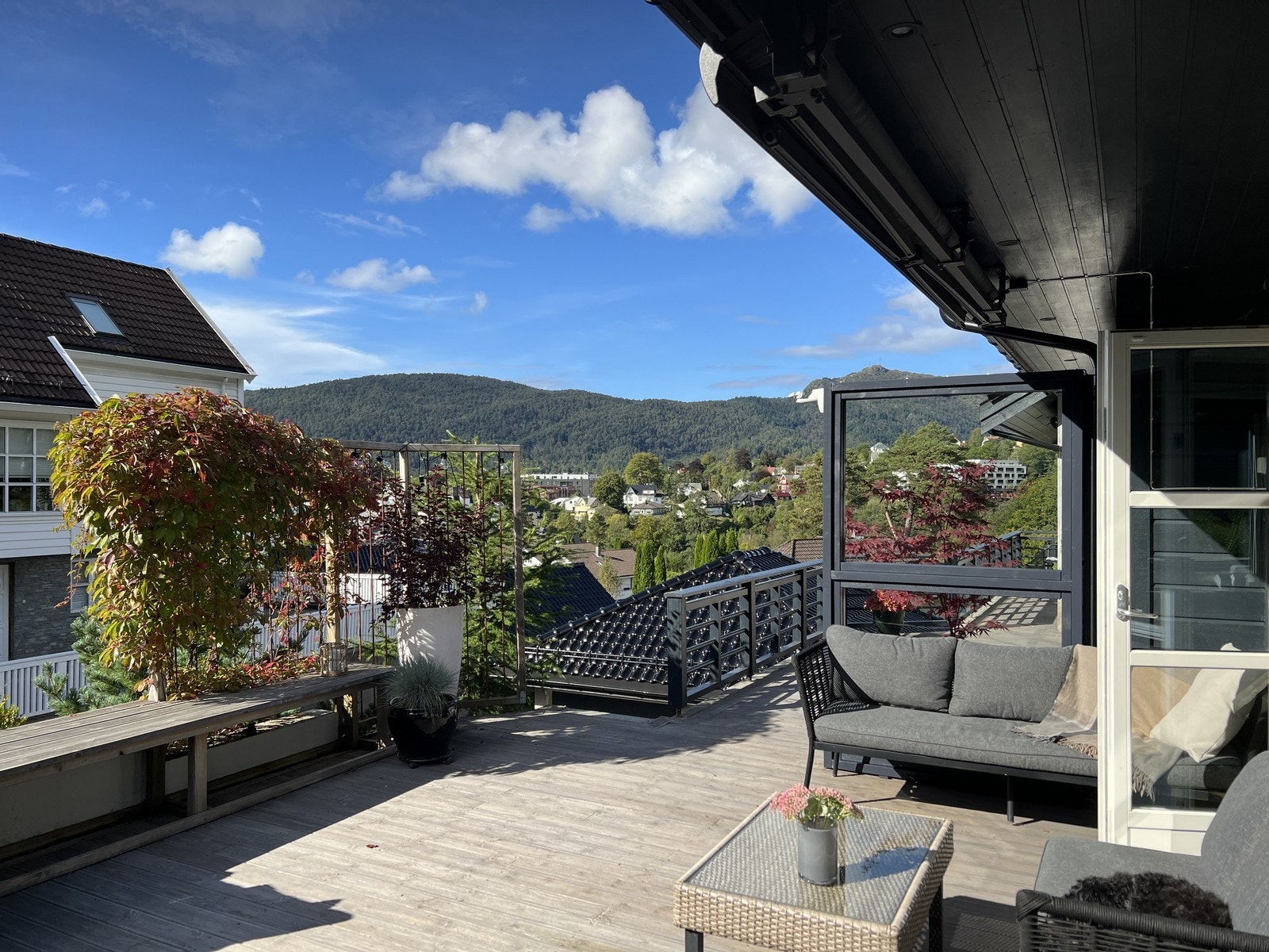Terrasse med fin utsikt. Galleribilde