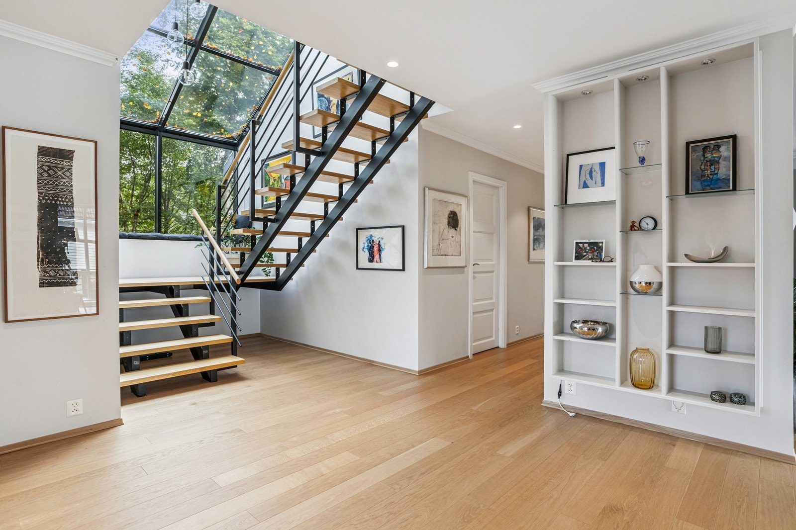 Luftig trapp til 2. etasje. Galleribilde