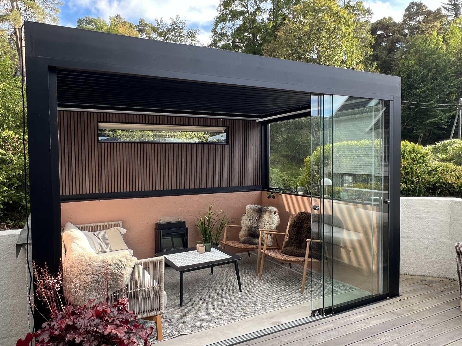 Nydelig utestue hvor en kan sitte og nyte selskap. Galleribilde