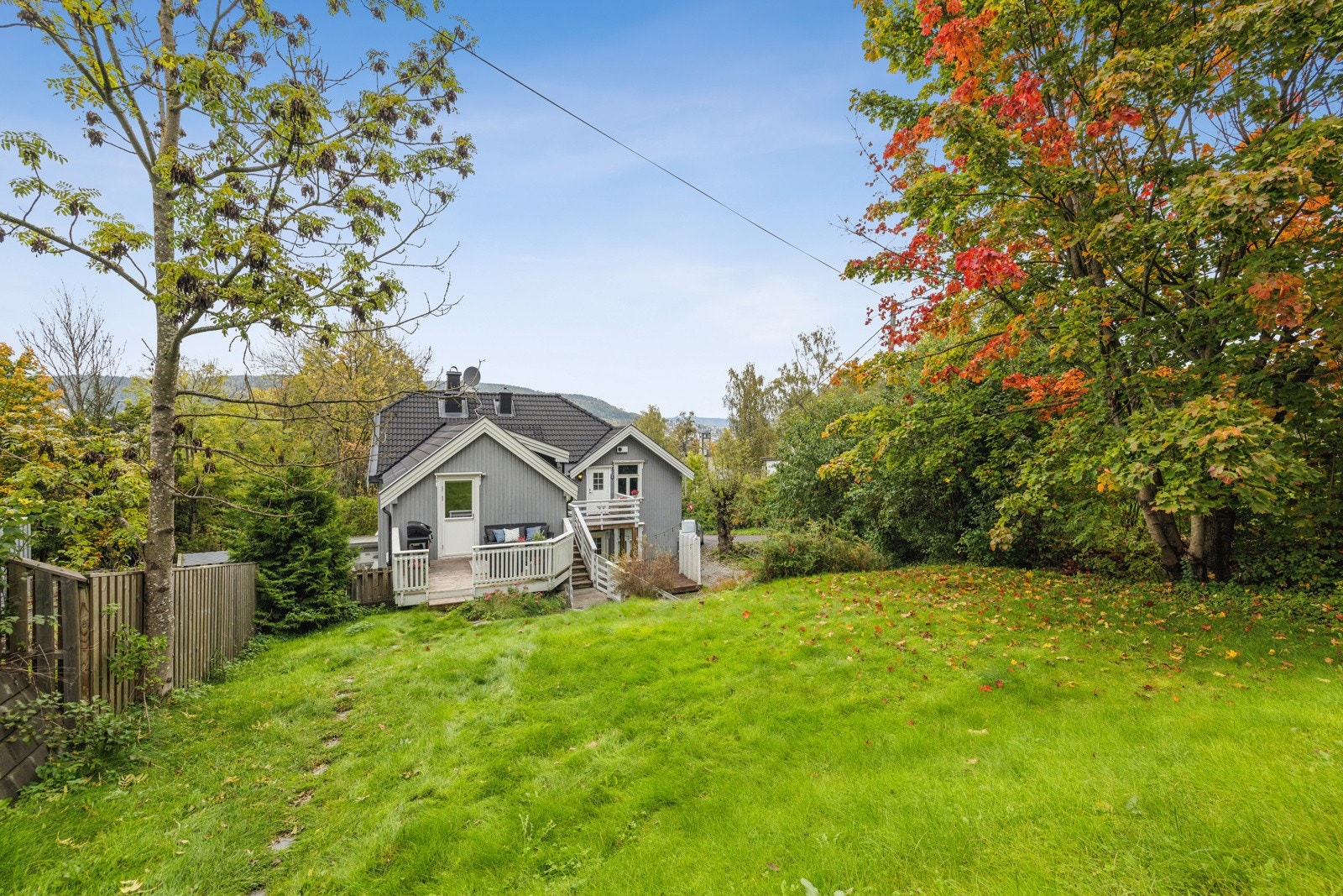 Eiendommen er beliggende i et sentrumsnært område. Galleribilde