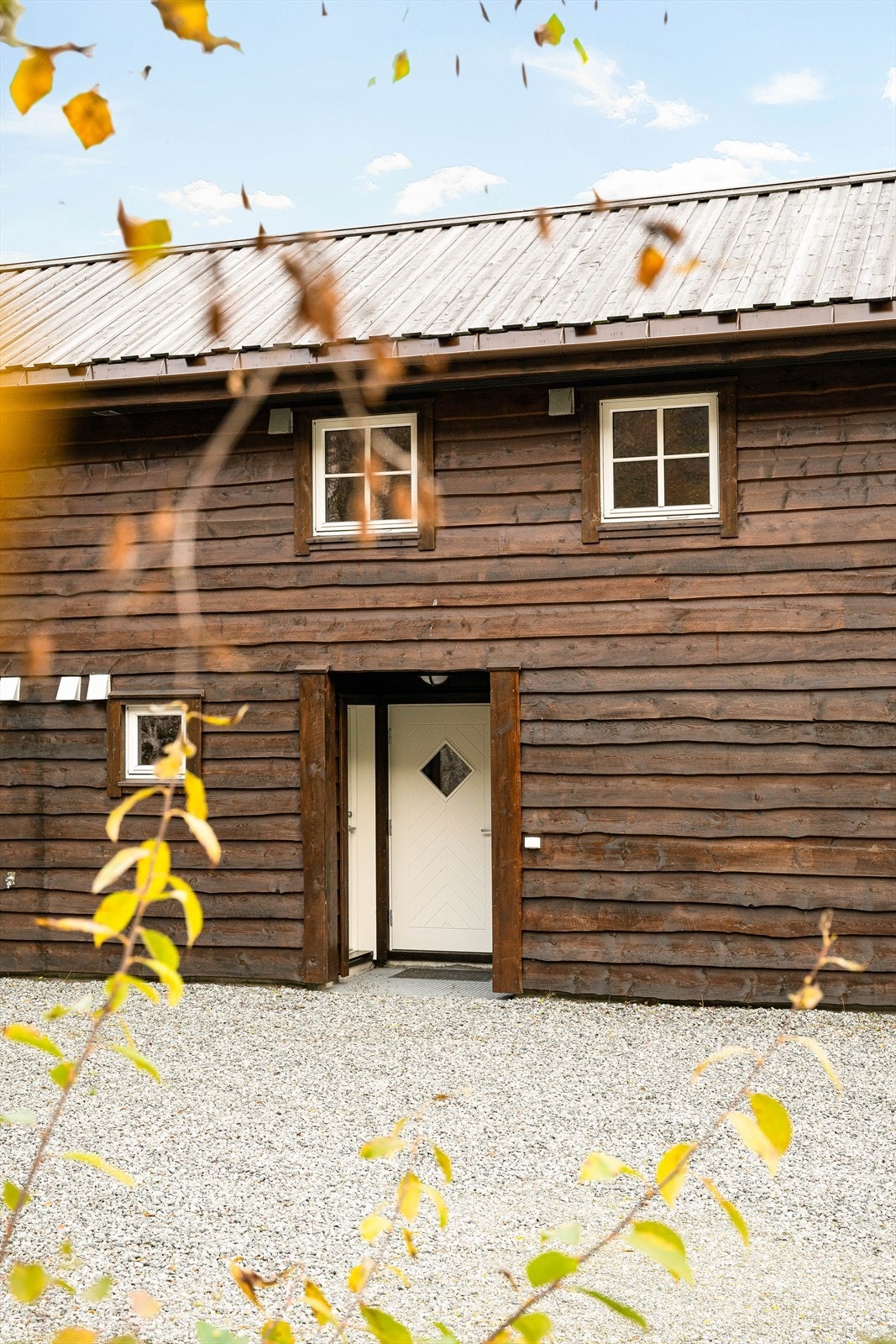 Takoverbygget inngangsparti og direkte tilgang til utstyrsboden. Galleribilde