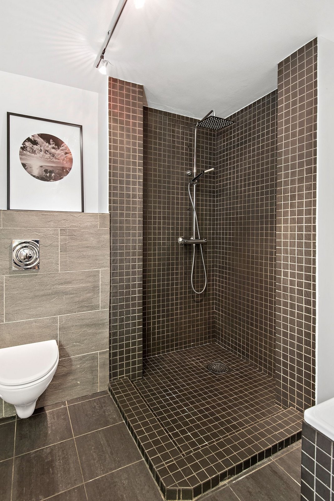 Dusjhjørne med regnfallsdusj Galleribilde