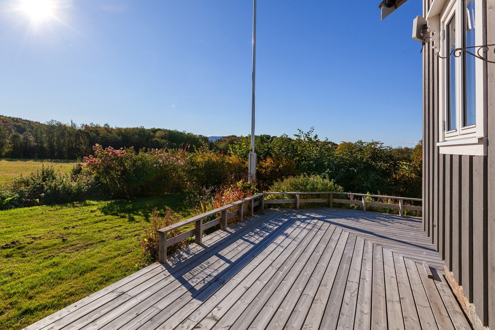 God plass til ønsket utemøblement med gode solforhold. Galleribilde