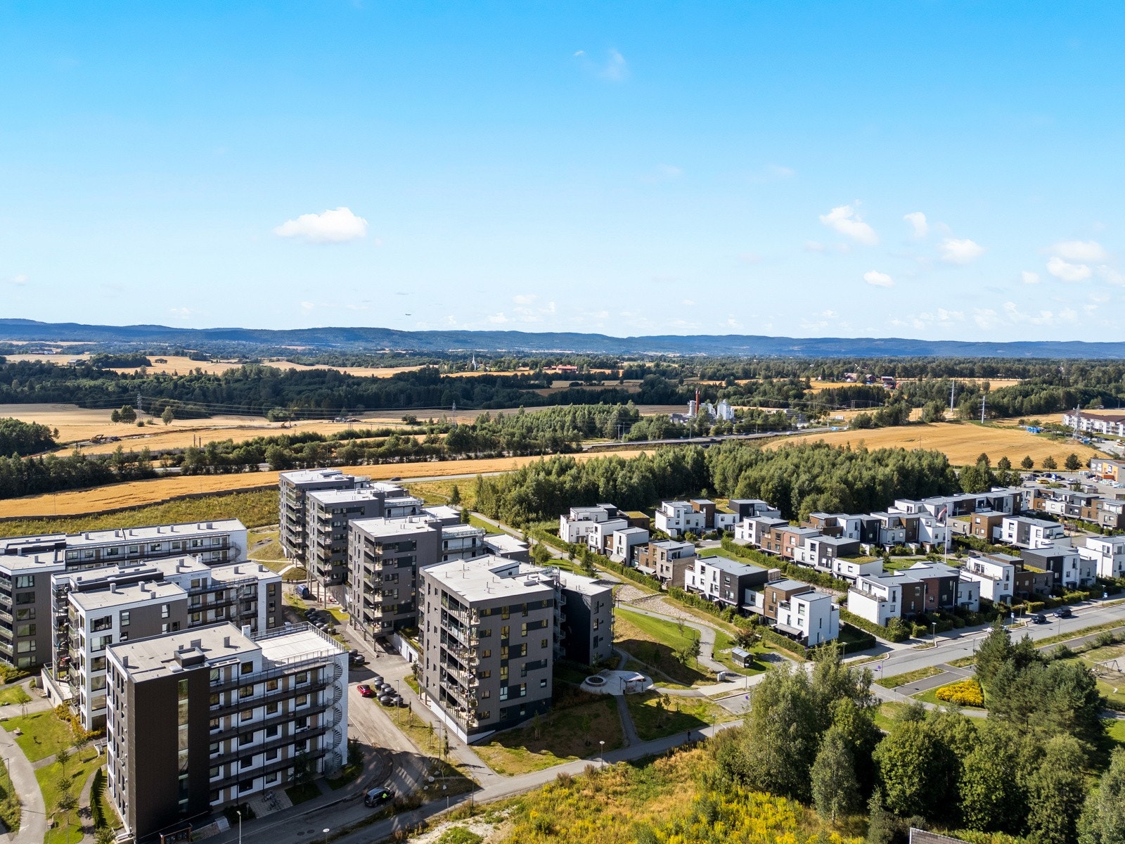 Området består av flere nybygg med leiligheter og rekkehus som appellerer til et vidt spenn av aldersgrupper, både eldre, barnefamilier, enslige, pendlere og nyetablerte. Nærmiljøet er parkmessig opparbeidet med store grøntarealer og lekeplasser Galleribilde