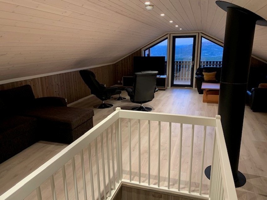 Stort loftsstue med direkte utgang til balkongen. Galleribilde