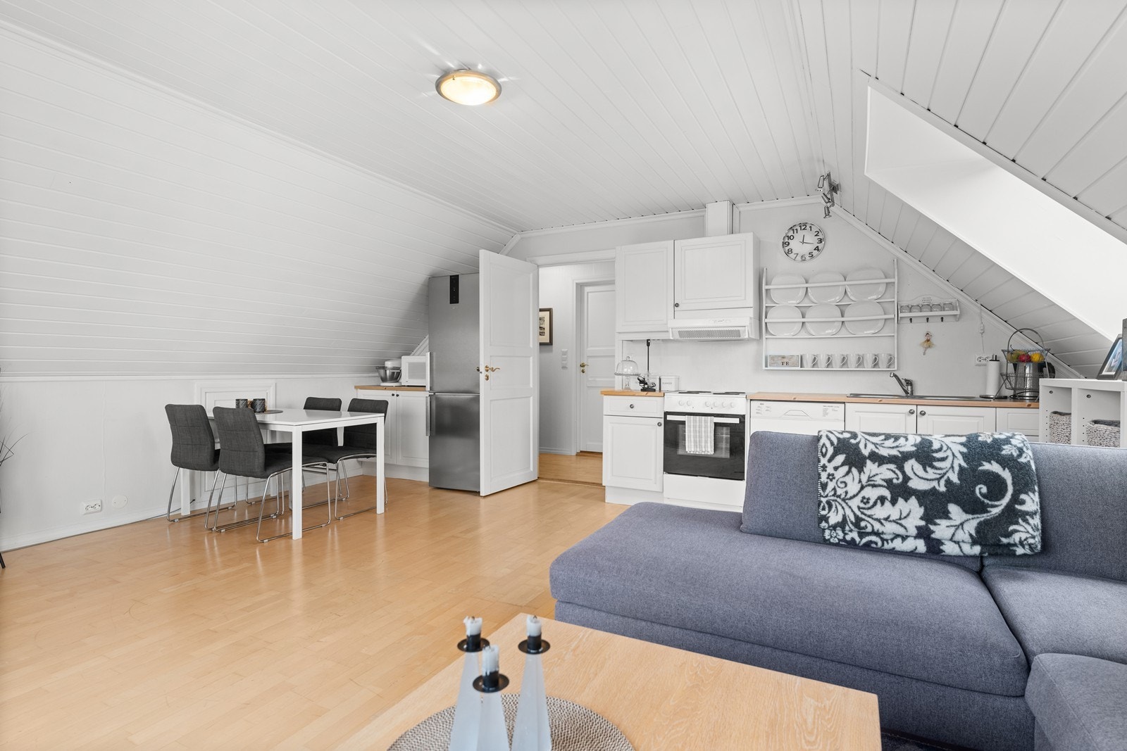 Plass for sittegruppe og spisebord. Galleribilde