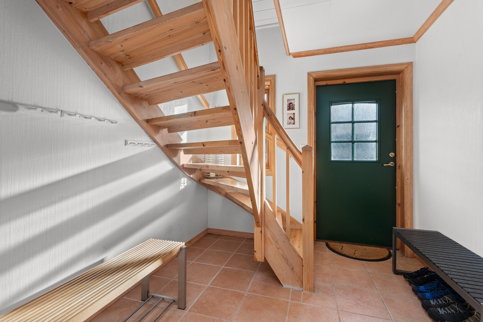Entre/ gang til loftsetasje som er godkjent som utleiedel. Galleribilde
