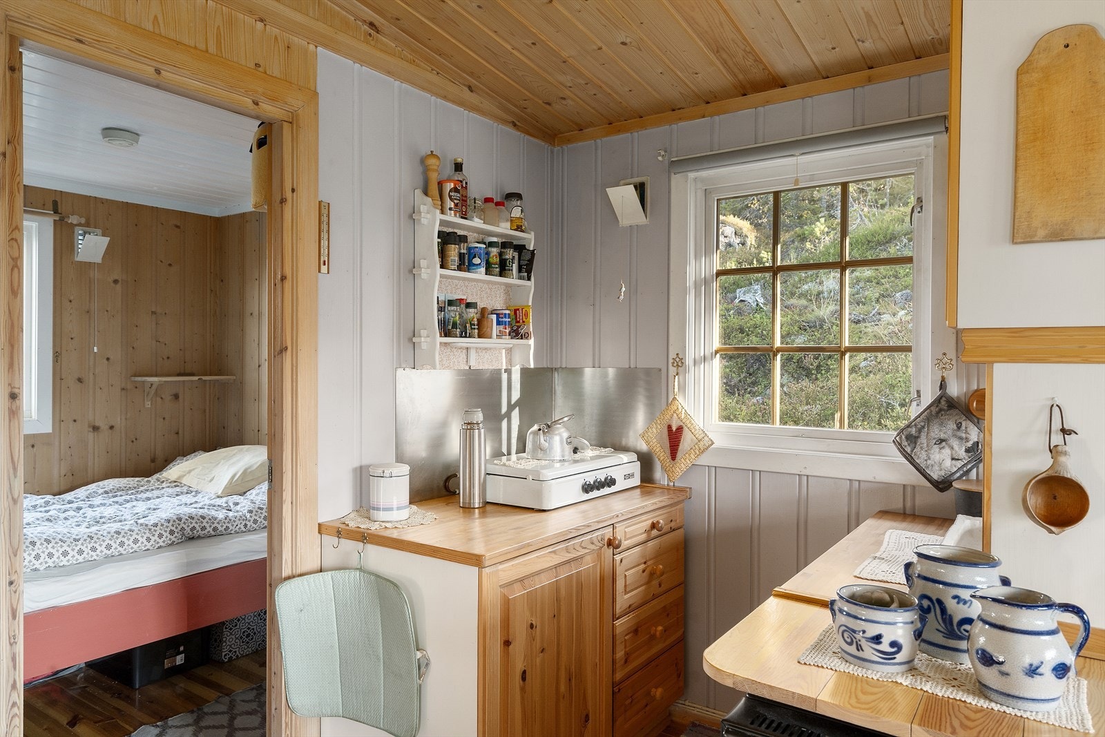 Praktisk løsning med gassbluss og god benkeplass. Galleribilde