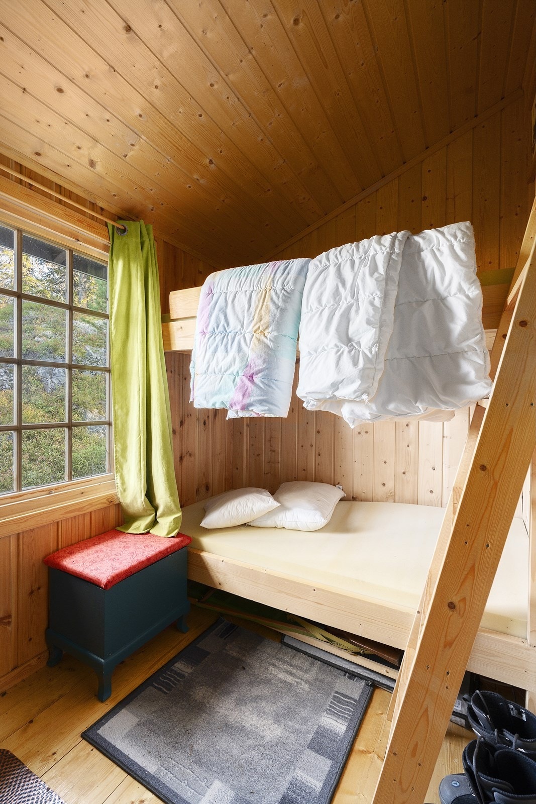 Rolig stemning og fine detaljer i treverk. Galleribilde