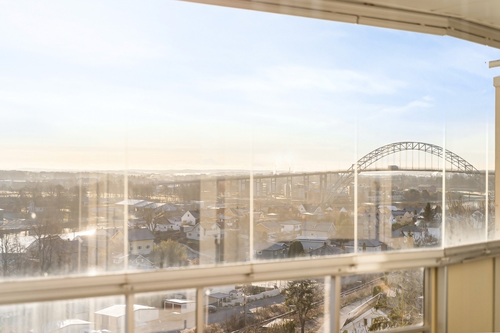 Kombinert med en bynær beliggenhet, flotte turområder like utenfor og et godt kollektivtilbud så er dette et supert utgangspunkt hvor man får litt av alt! Galleribilde