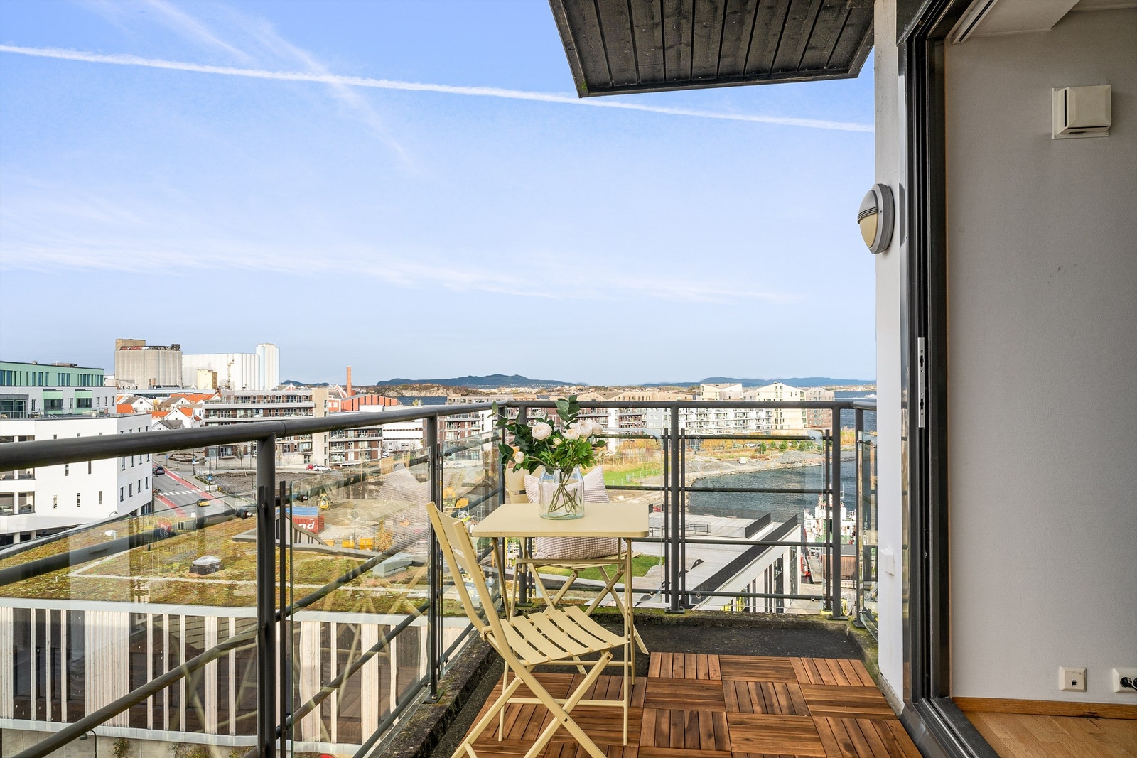 Velkommen til Breivikveien 19A! Presentert av Adrian Lea v/ Krogsveen Storhaug og Byøyene Galleribilde