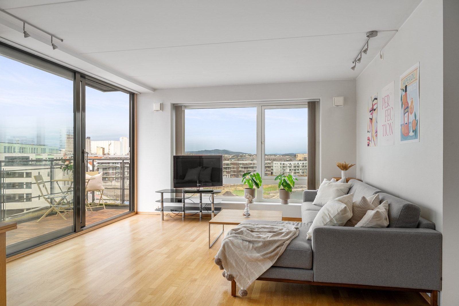 Fra stuen har du utgang til vestvendt balkong med gode solforhold. Galleribilde