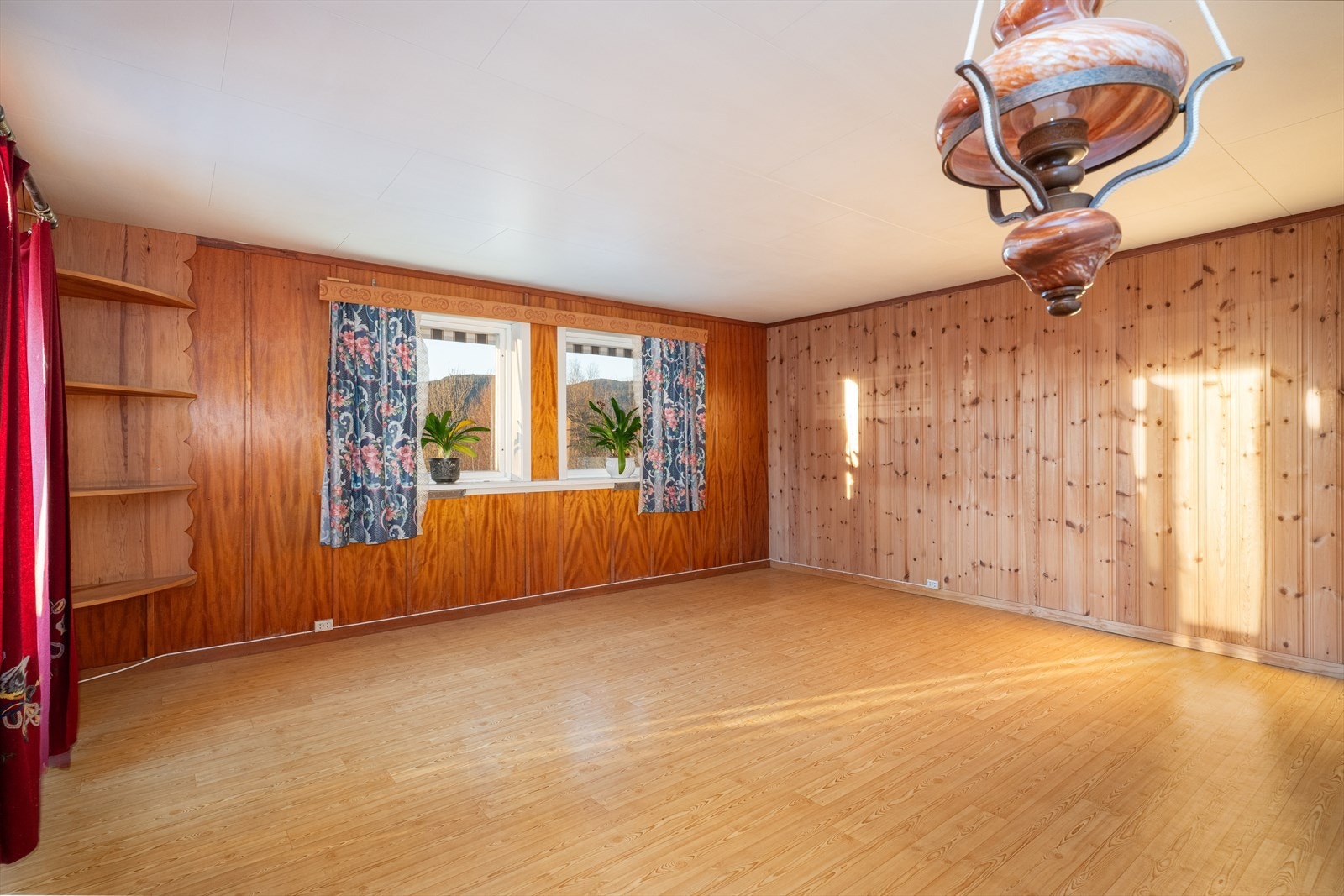 Bygningene på eiendommen har generelt behov for utbedringer og oppgraderinger. Galleribilde