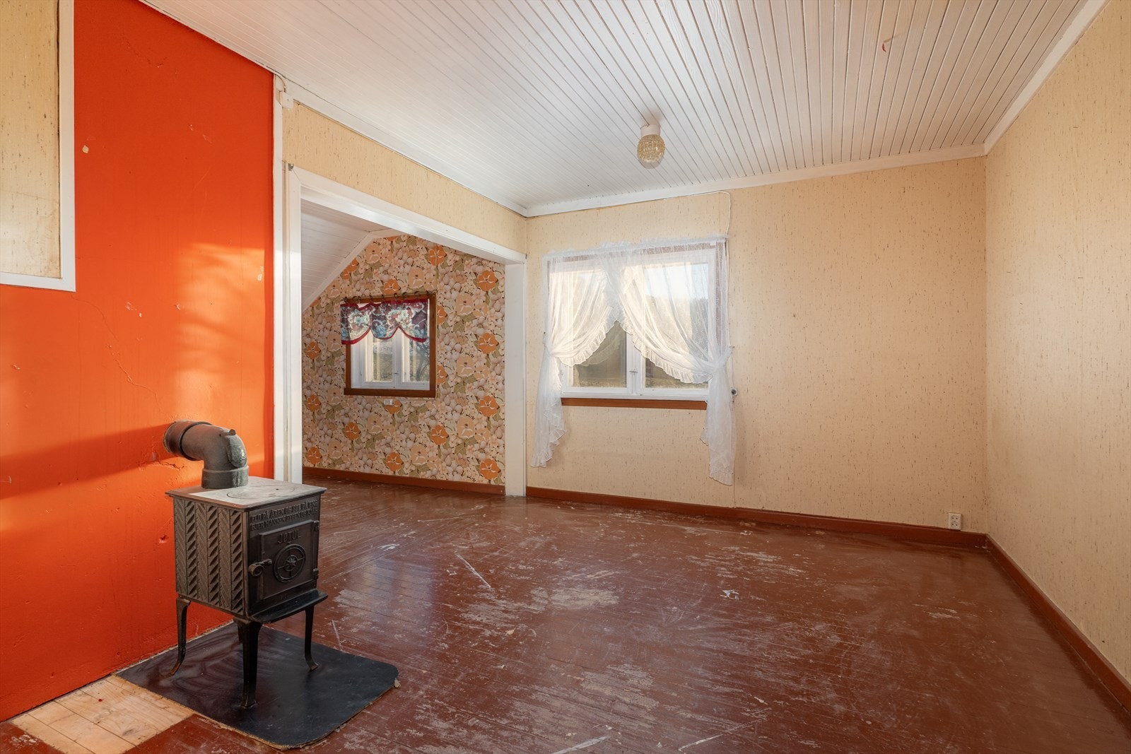 Boligen har to soverom i 2.etg som begge er av god størrelse. Galleribilde