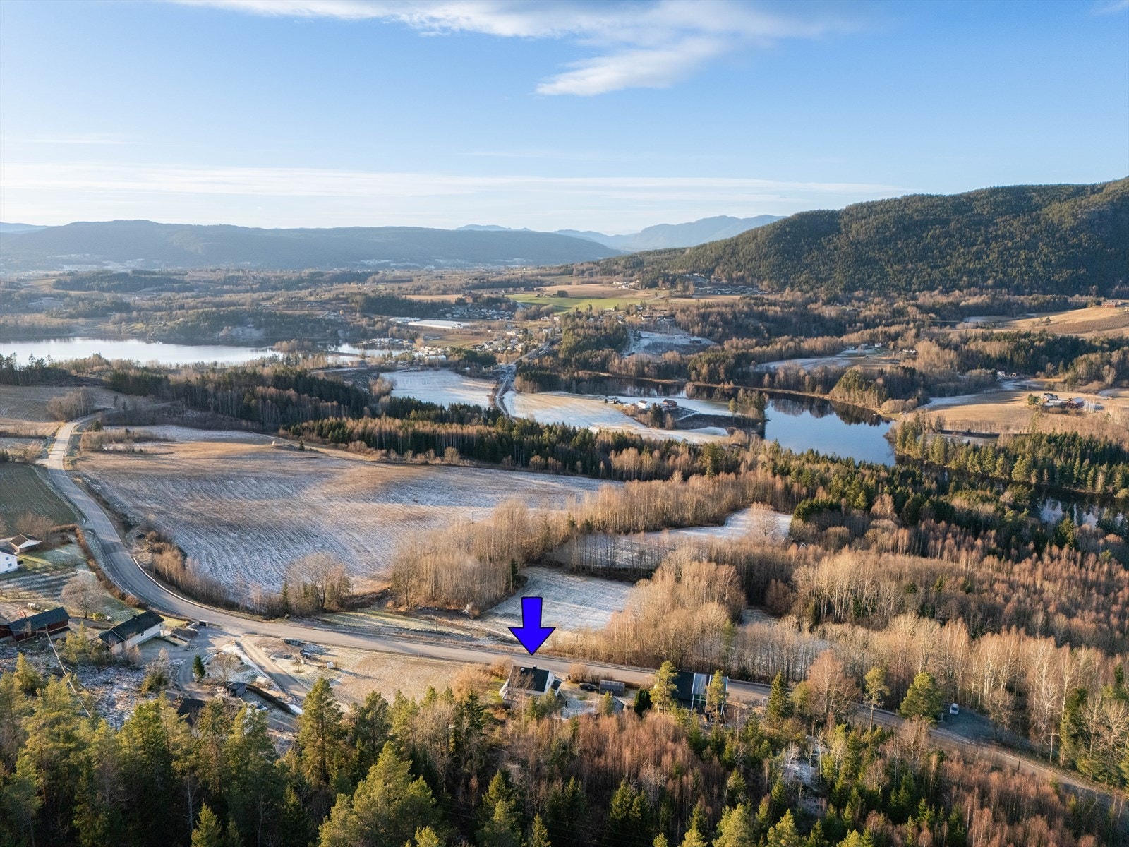 Eiendommen på ca. 56 dekar består av bl.a. 18,9 dekar fulldyrket jord og 33,1 dekar produktiv skog. Galleribilde