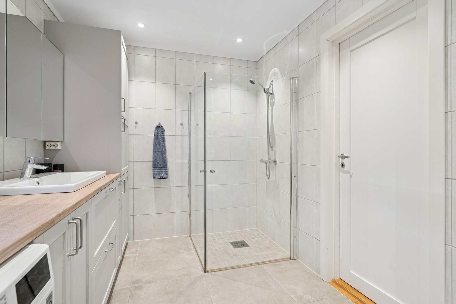 Rommet har også wc og dusjkabinett Galleribilde