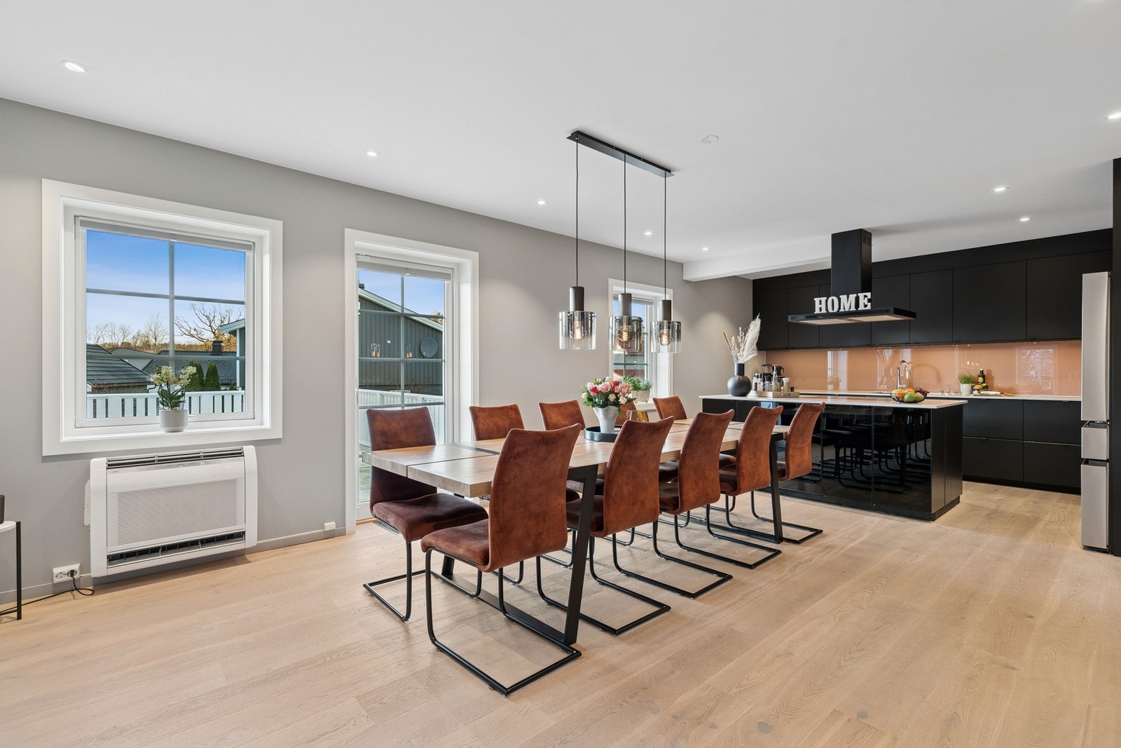 Fra kjøkkenet er det utgang til terrasser på tilsammen 156 kvm. Galleribilde