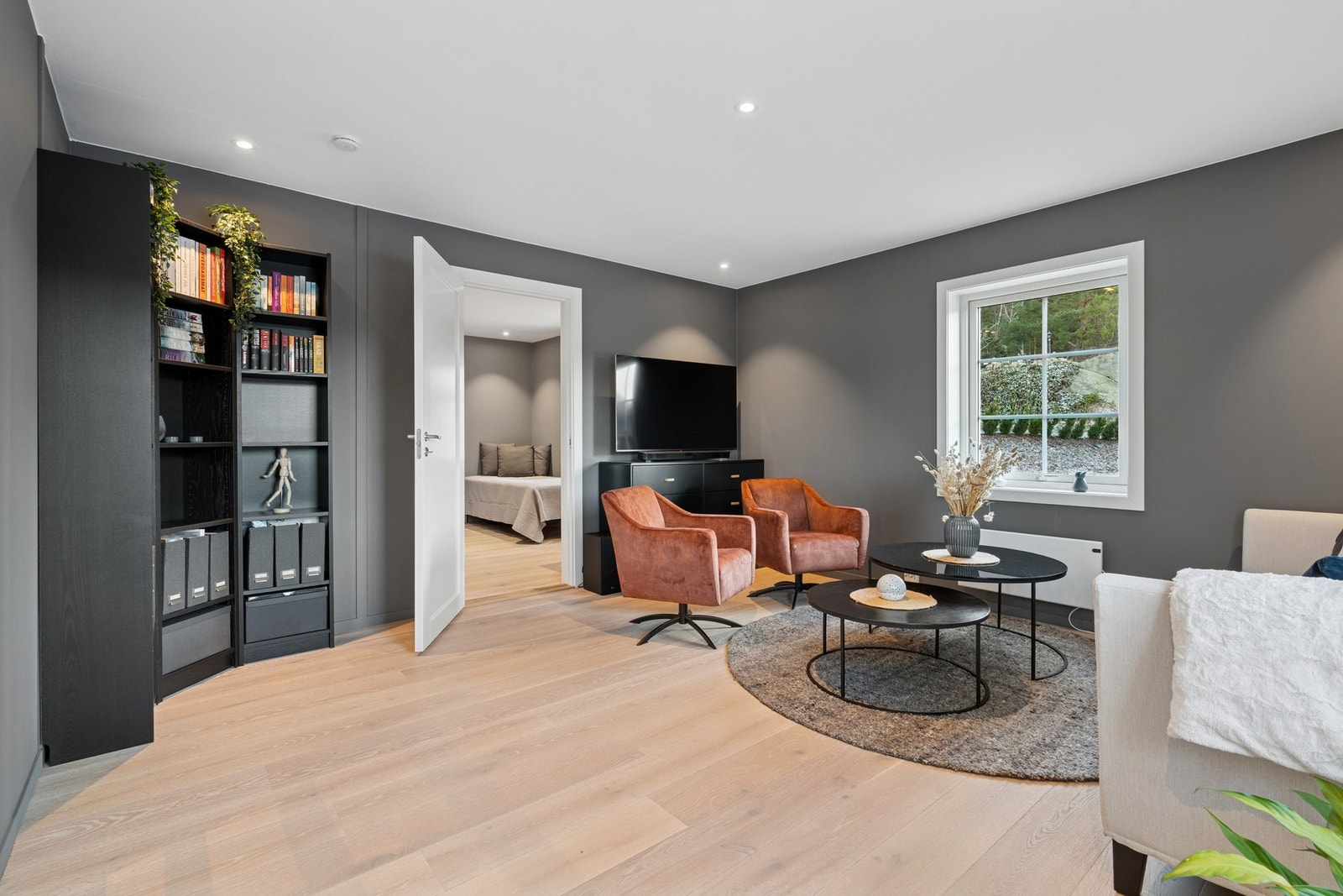 Innenfor tv stue 2 ligger ett soverom, evt. kontor eller en ekstra stue. Galleribilde