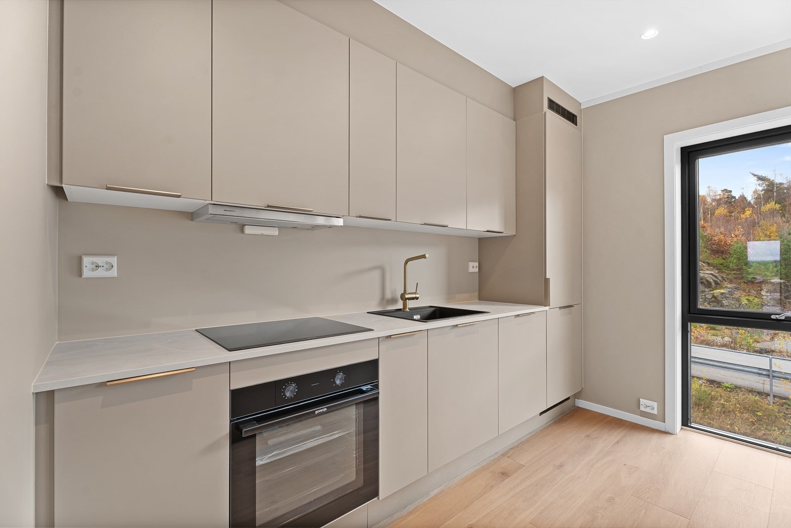 Innholdsrik og flott kjøkkenløsning Galleribilde