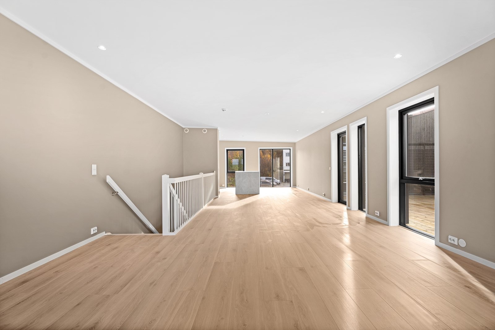 Stue, spisestue og kjøkken Galleribilde