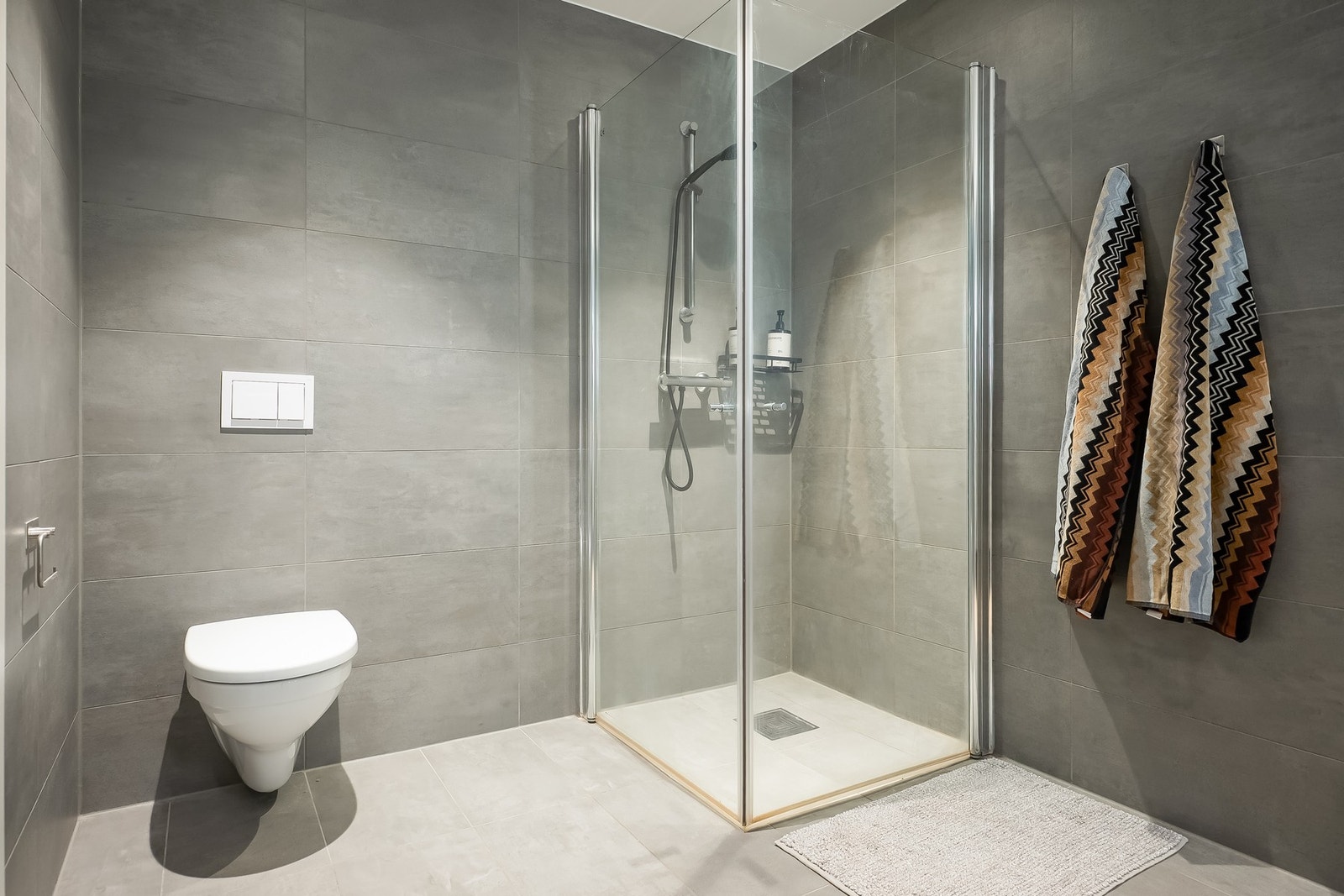 Badet har alt av nødvendig utstyr og takstmann har ikke avdekket fukt Galleribilde