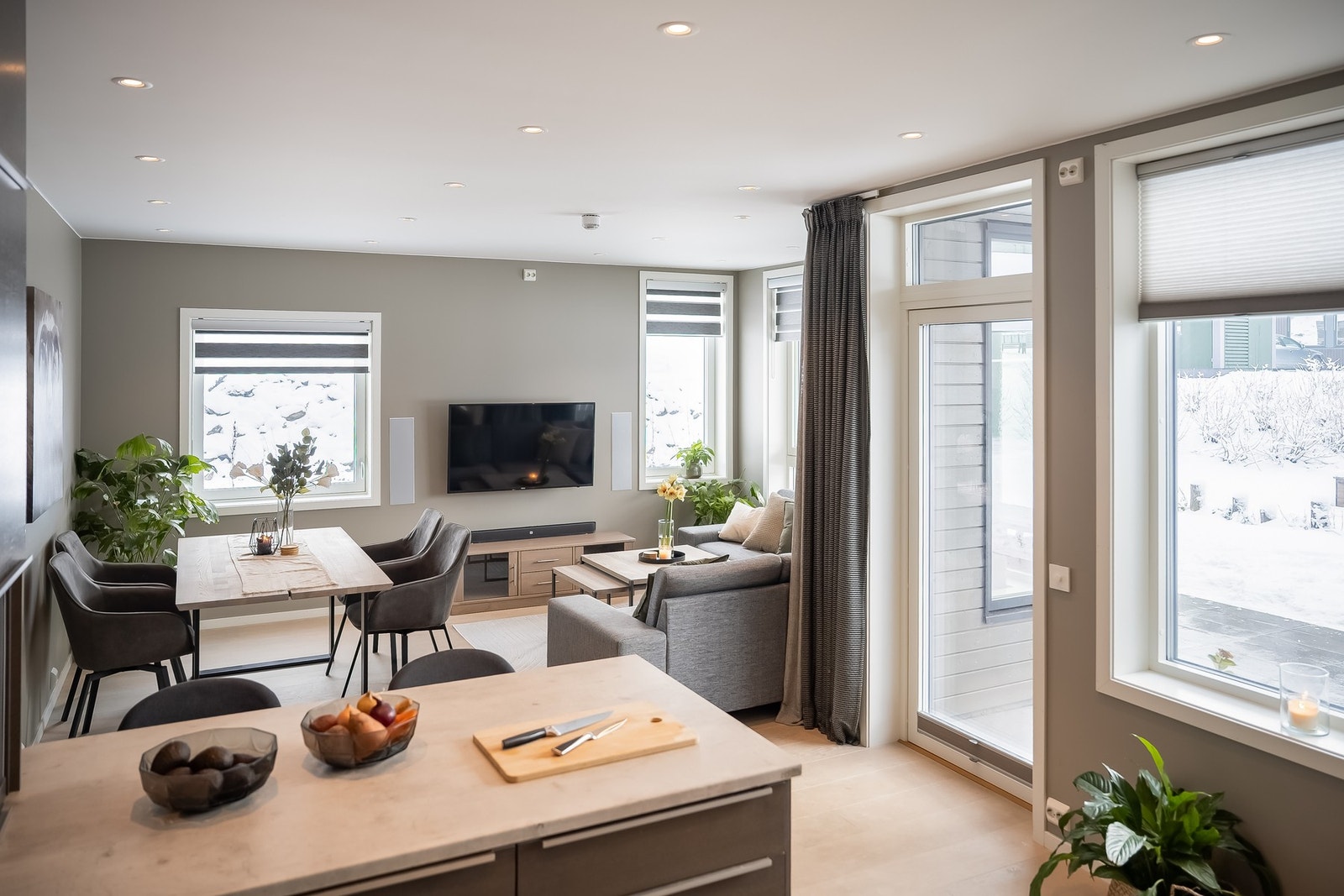 Det er integrerte høyttalere på stue, det ene soverommet og på bad Galleribilde