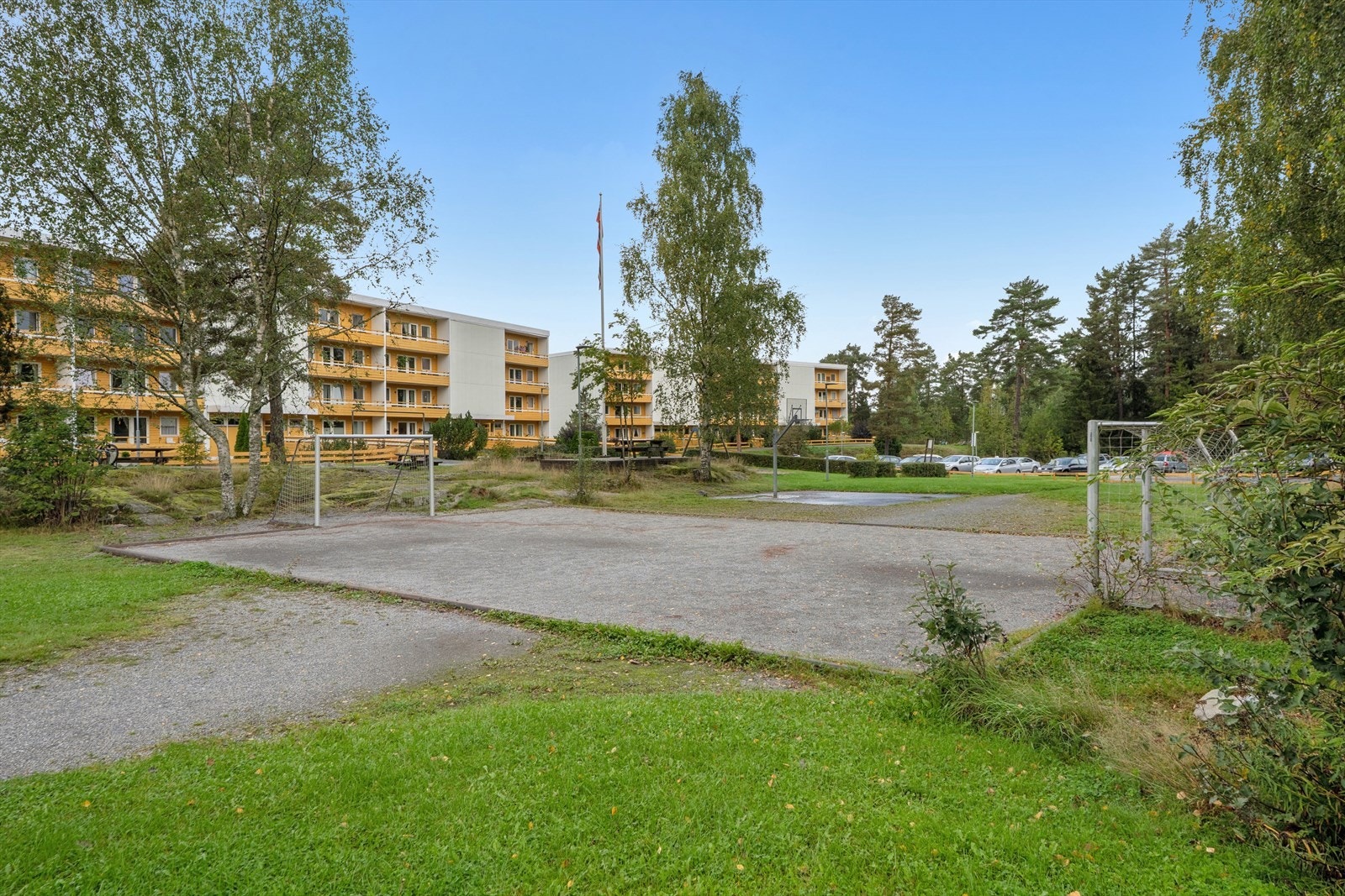 Beboerne har et eget friareal for lek og andre fritidsaktiviteter, som ligger sentralt i sameiet. Galleribilde