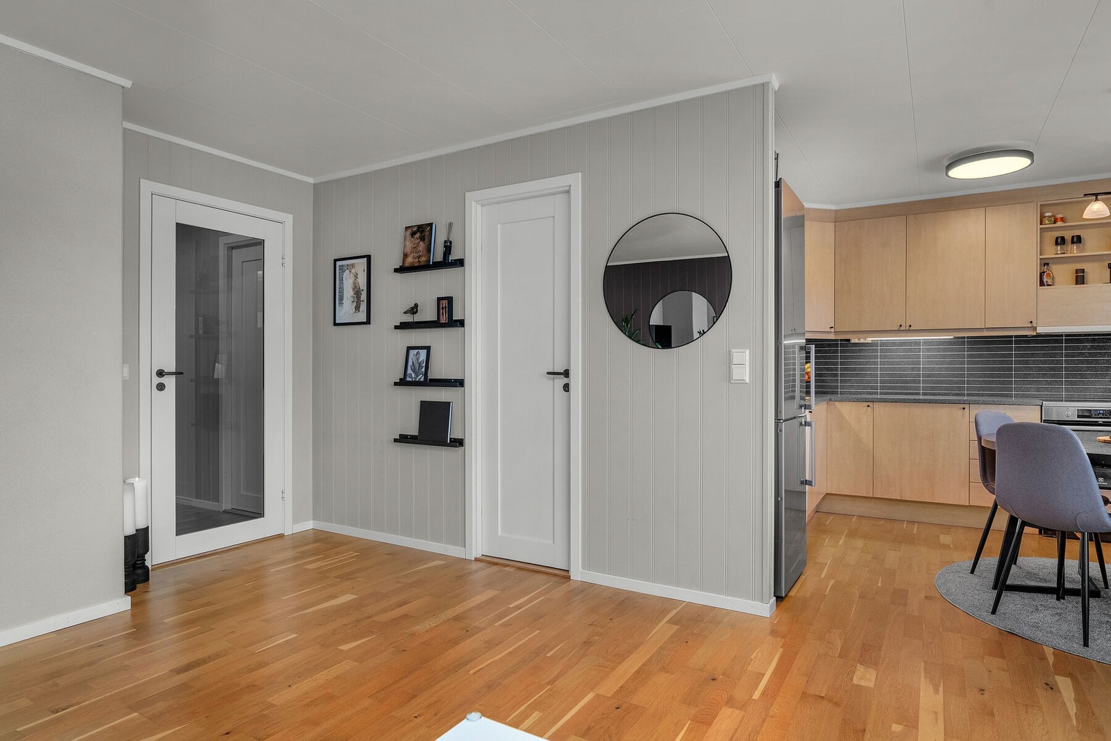 Inn døren til høyre er det en innvendig bod. Galleribilde