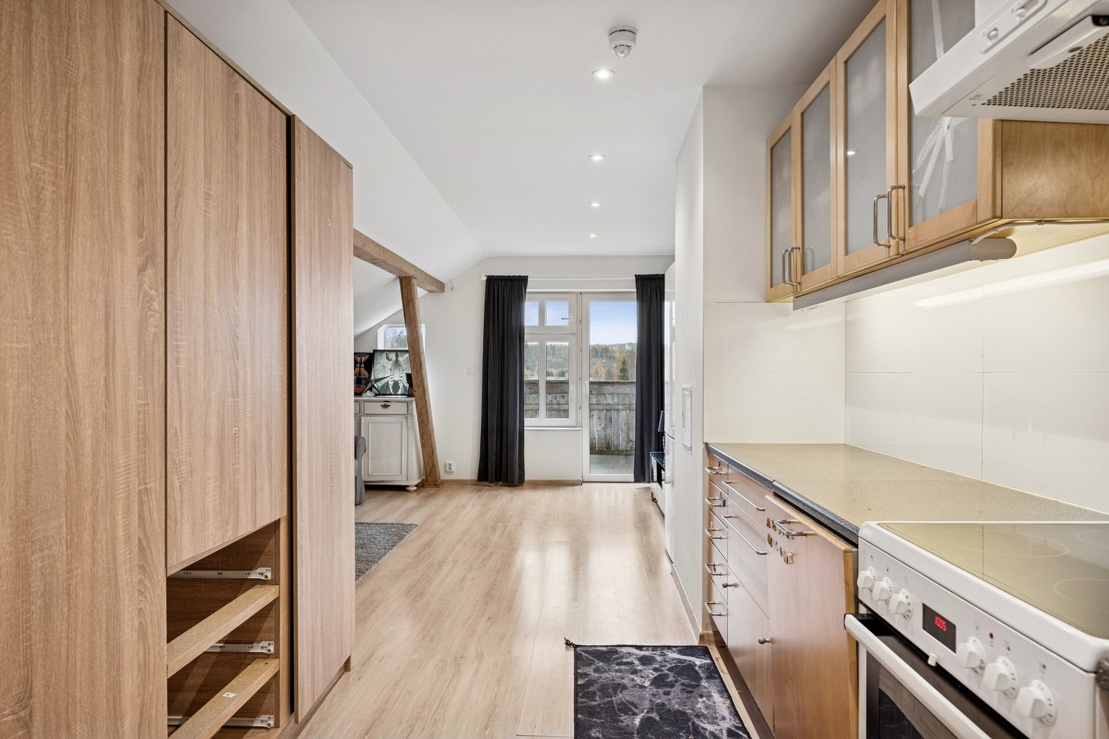 Den åpne løsningen skaper en god atmosfære. Galleribilde