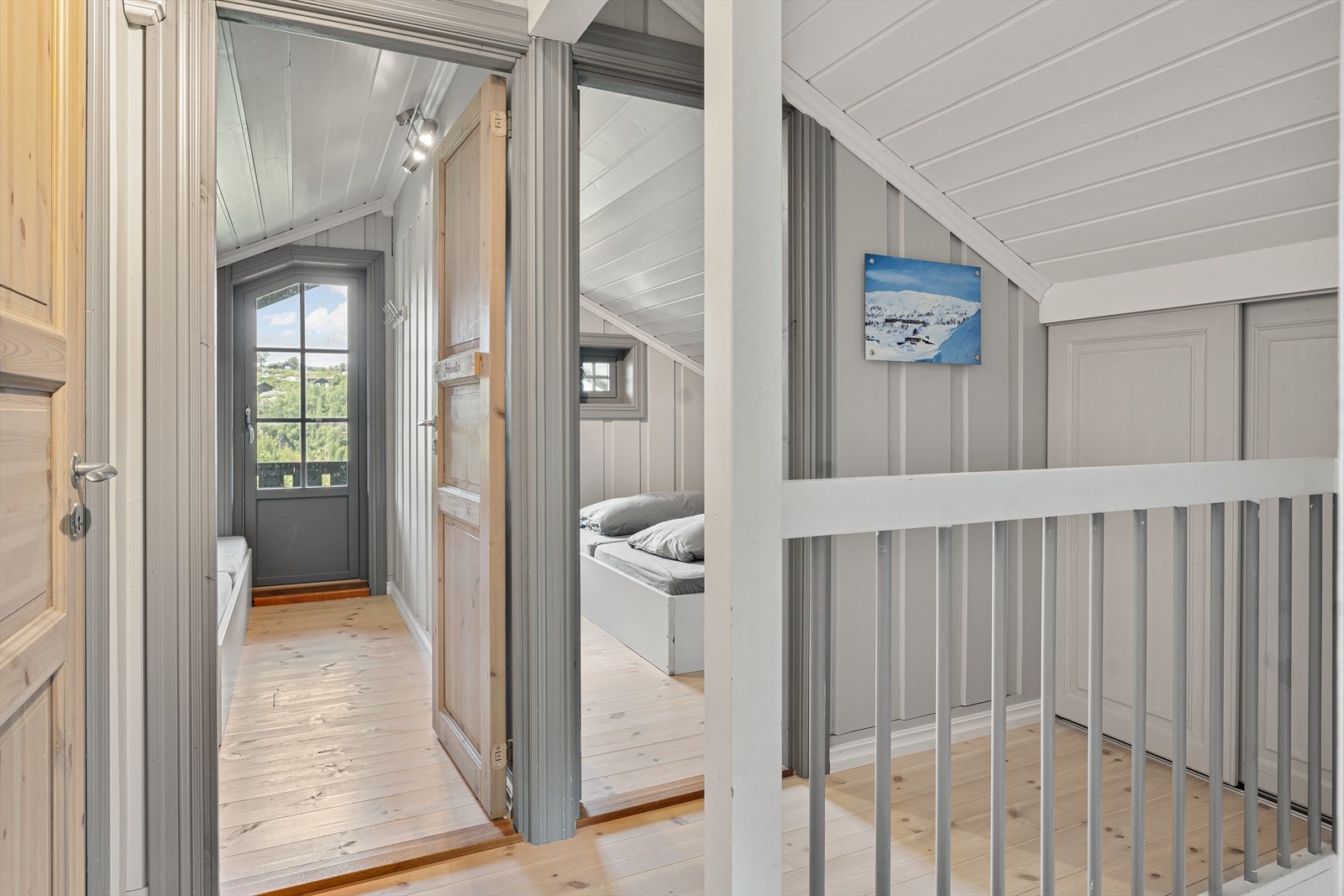 Innredet hems. Galleribilde