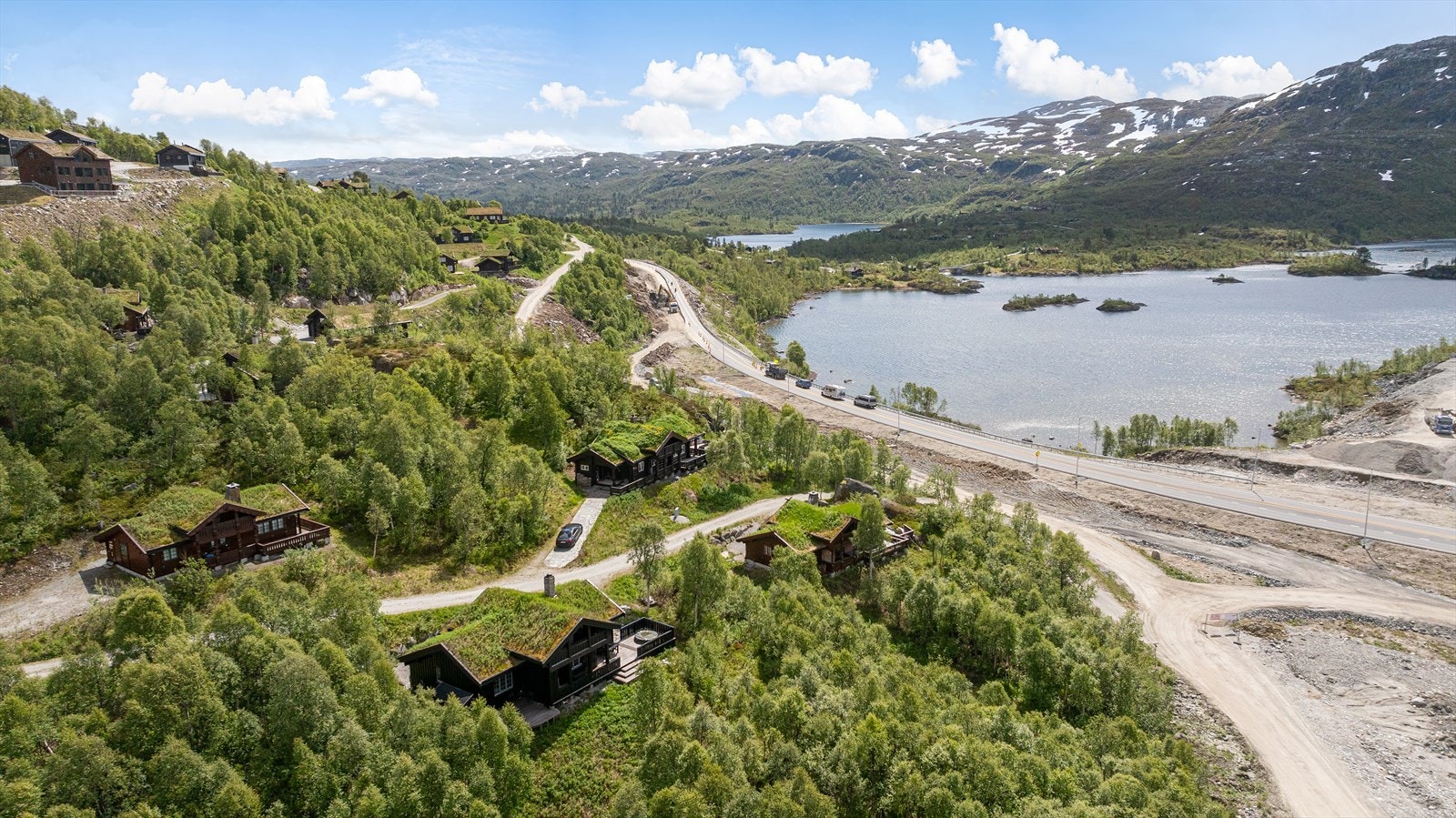 Eiendommen ligger på Tyrvelid på Vågslid, med flott utsikt utover området. Galleribilde