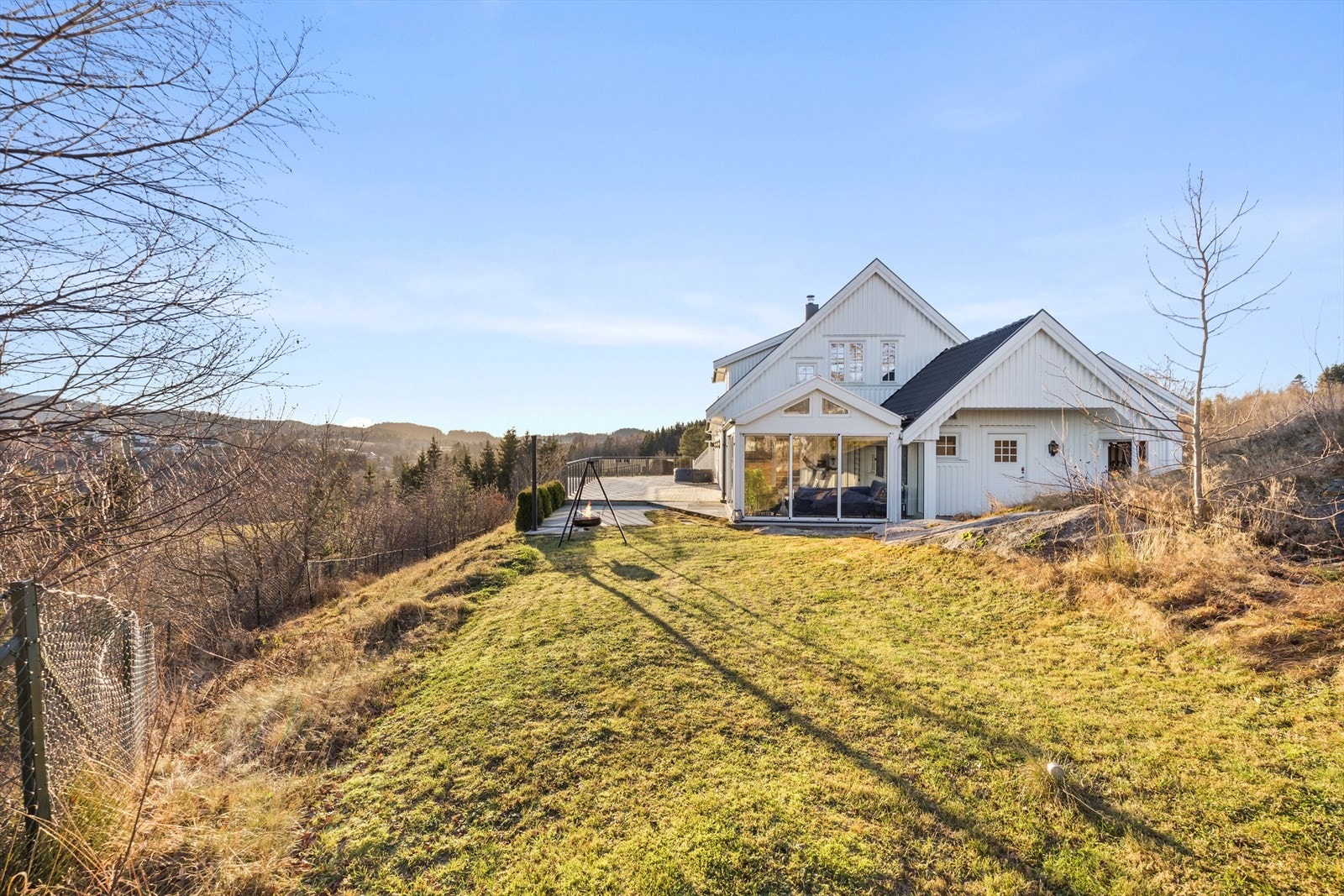 Eiendommen har en flott beliggenhet på Kleiver feltet nær Røyken sentrum. Galleribilde
