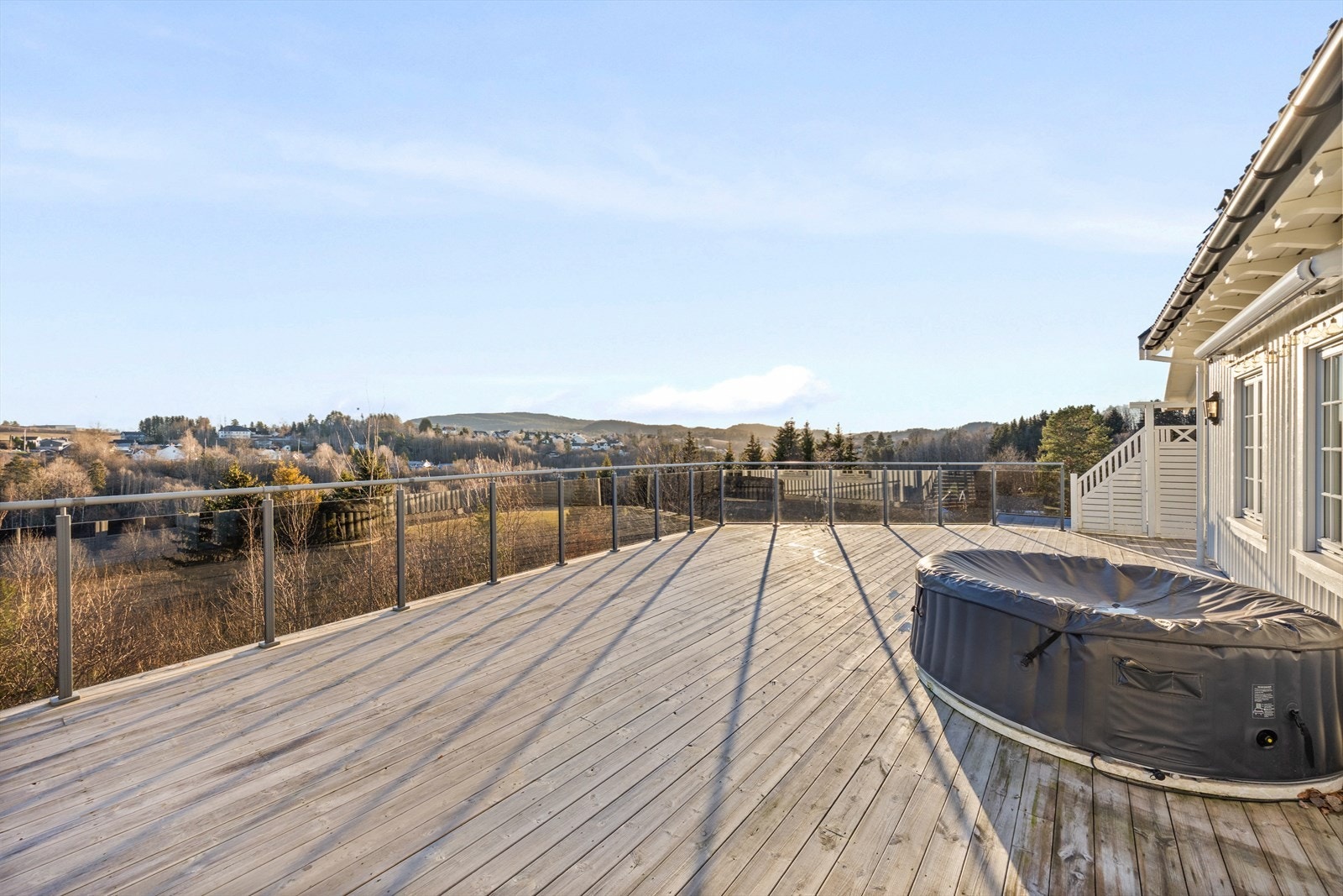 Særdeles gode solforhold på terrassen og masse plass! Galleribilde