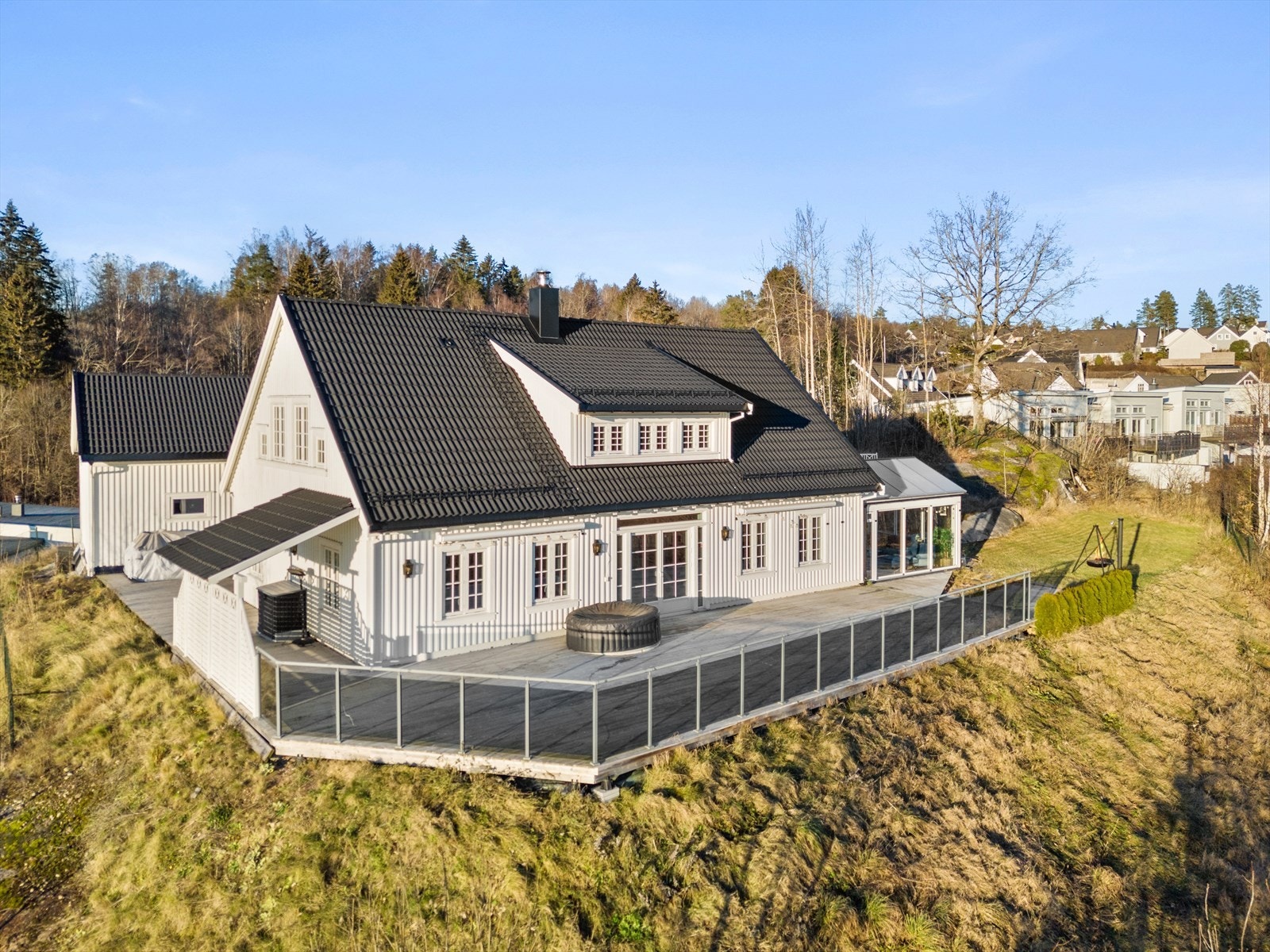 Landlig og usjenert beliggenhet med nærhet til Kjekstadmarka. Galleribilde