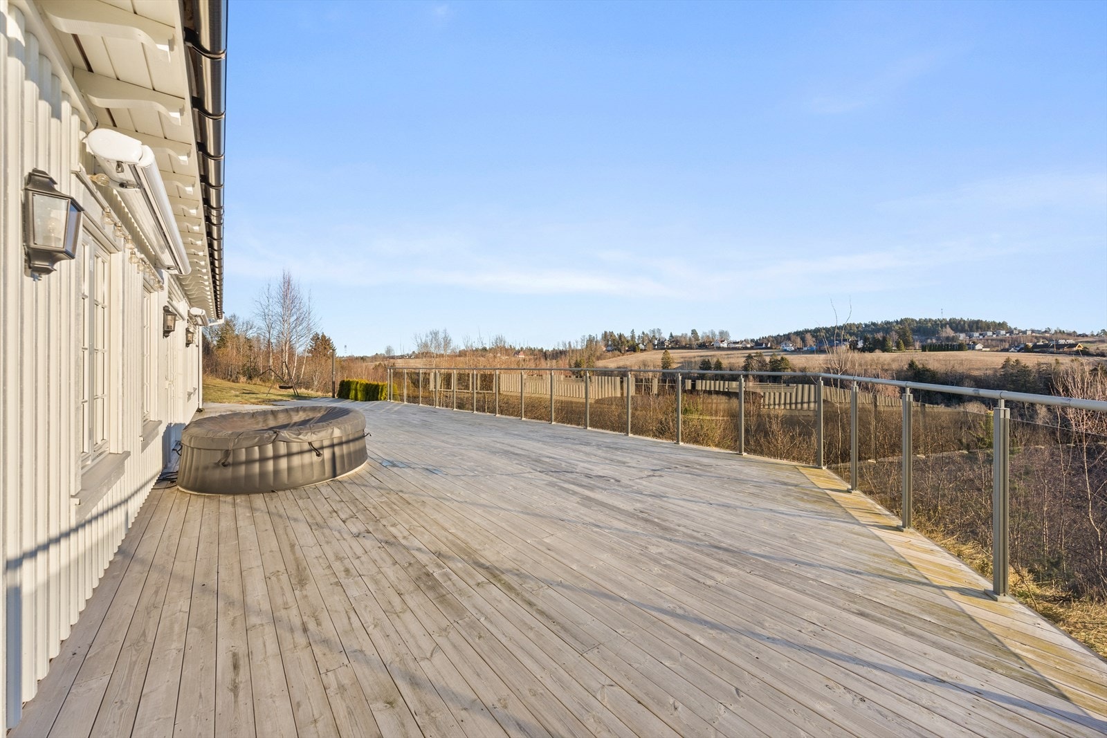 Terrassen er på hele 165 kvm og må oppleves. Flott utsikt og meget gode solforhold. Galleribilde