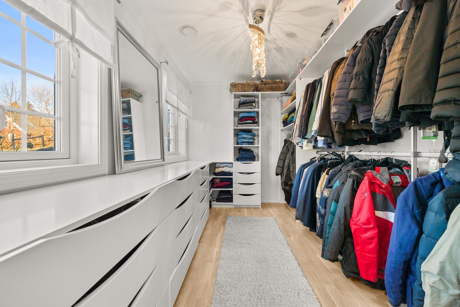 Svært godt med garderobe plass. Galleribilde