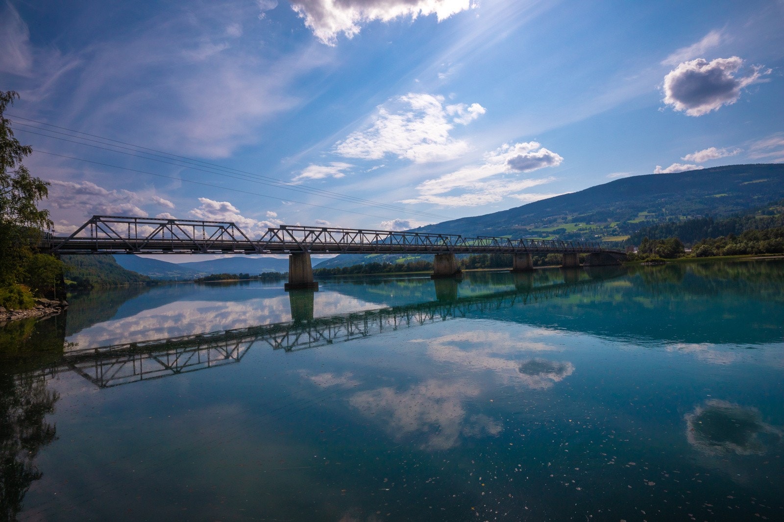 Hundorp, her er nærmeste matbutikk omtrent 30 minutter unna. Avkjørselen fra E6 er også her Galleribilde