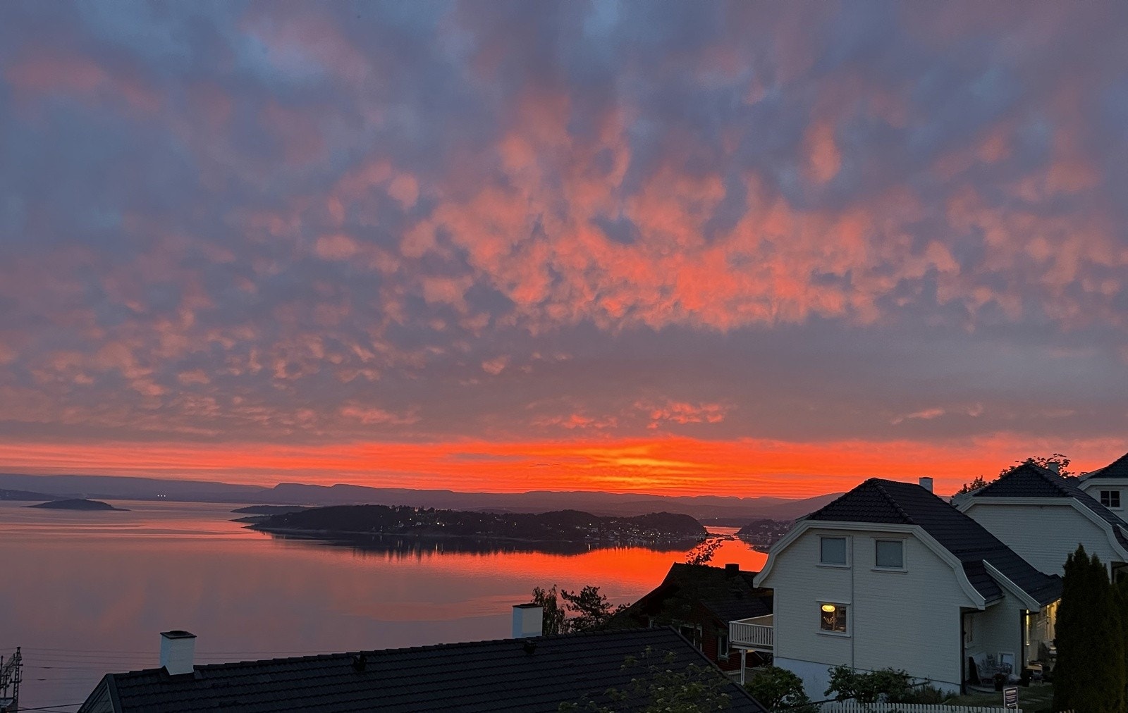 Velkommen til Solveien 142 L. Terrasseleilighet over 2 plan med fantastisk utsikt. Galleribilde
